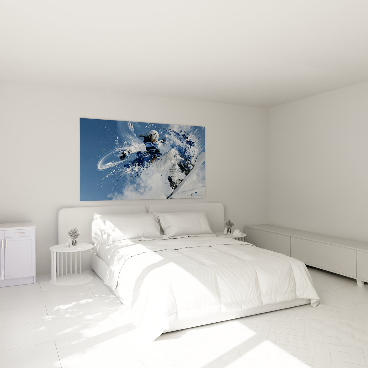 Rider casqué blanc dévalant une pente bleu marine et blanche, accroché au-dessus d'un lit dans une chambre claire