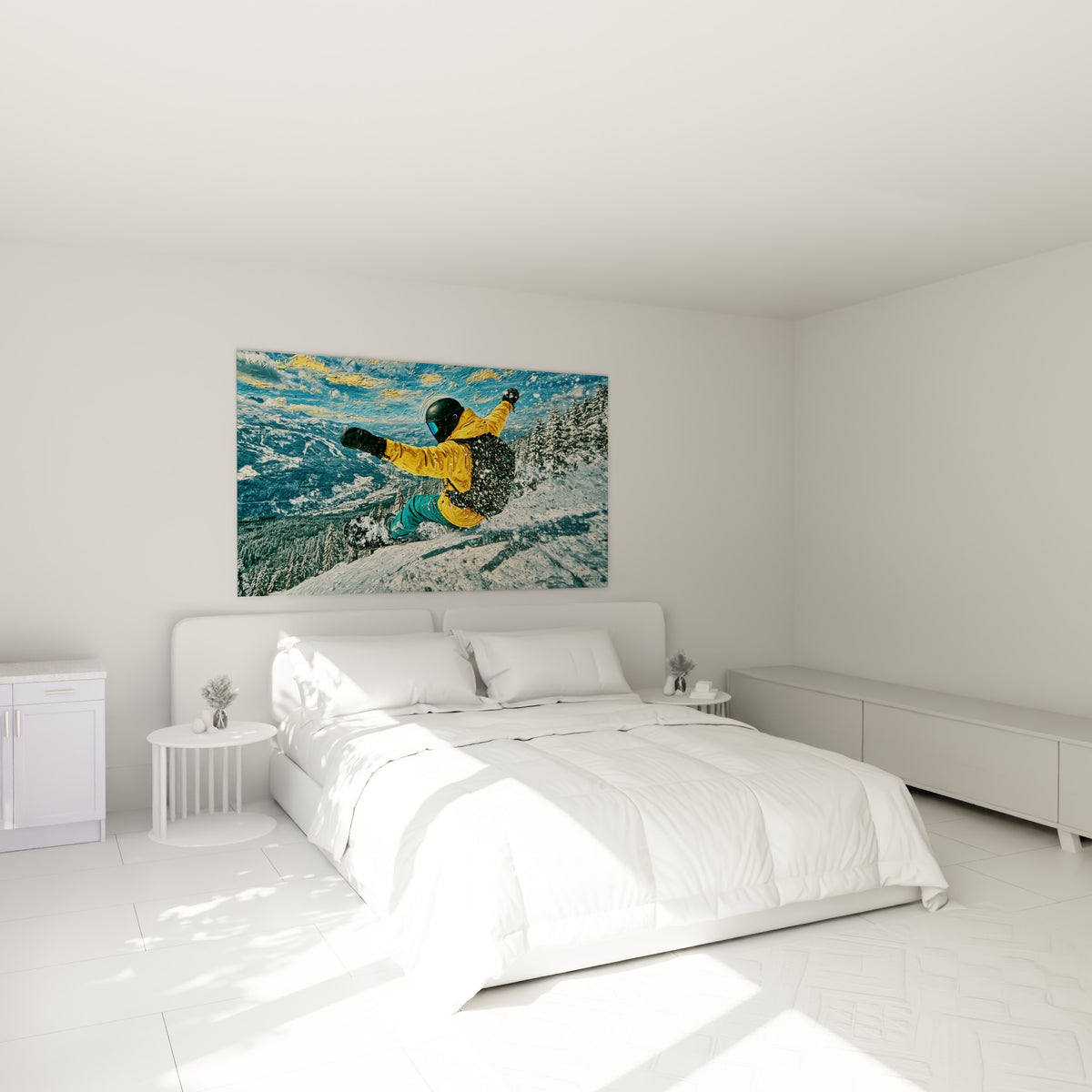 Rider casqué en veste jaune projetant de la neige blanche, tableau accroché au-dessus d'un lit dans une chambre claire