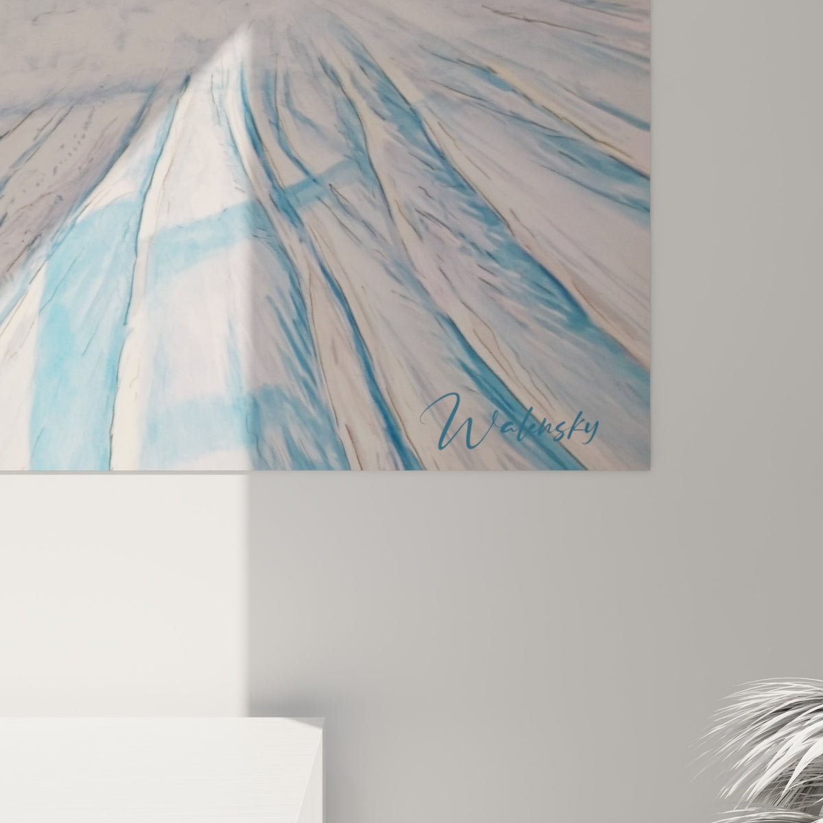 Traits précis et couleurs vives du sac jaune et de la veste bleue visibles sur la toile du tableau snowboard