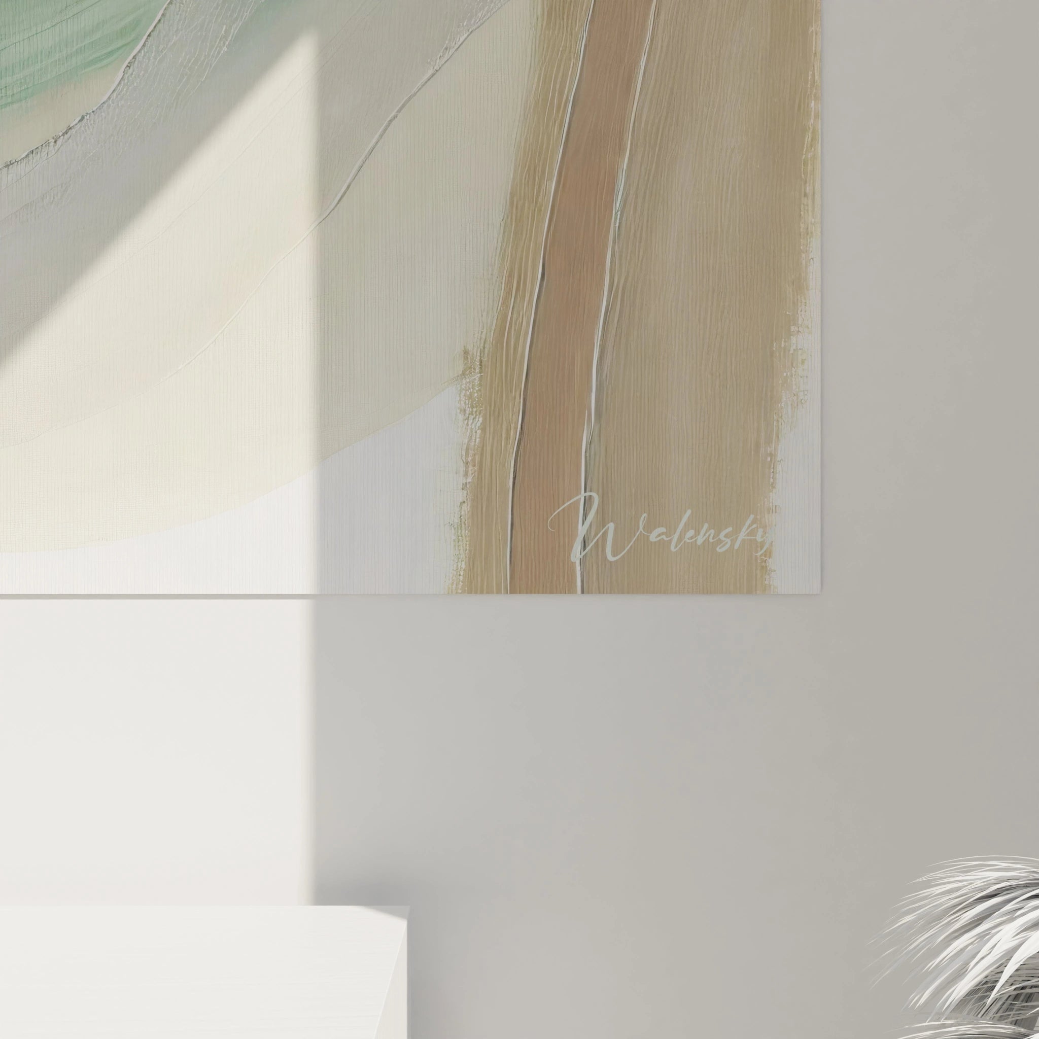 Gros plan sur l’angle bas droit du tableau abstrait, dévoilant la texture des tons verts et beiges, ainsi que la signature de l’artiste. Effet naturel et moderne assuré.