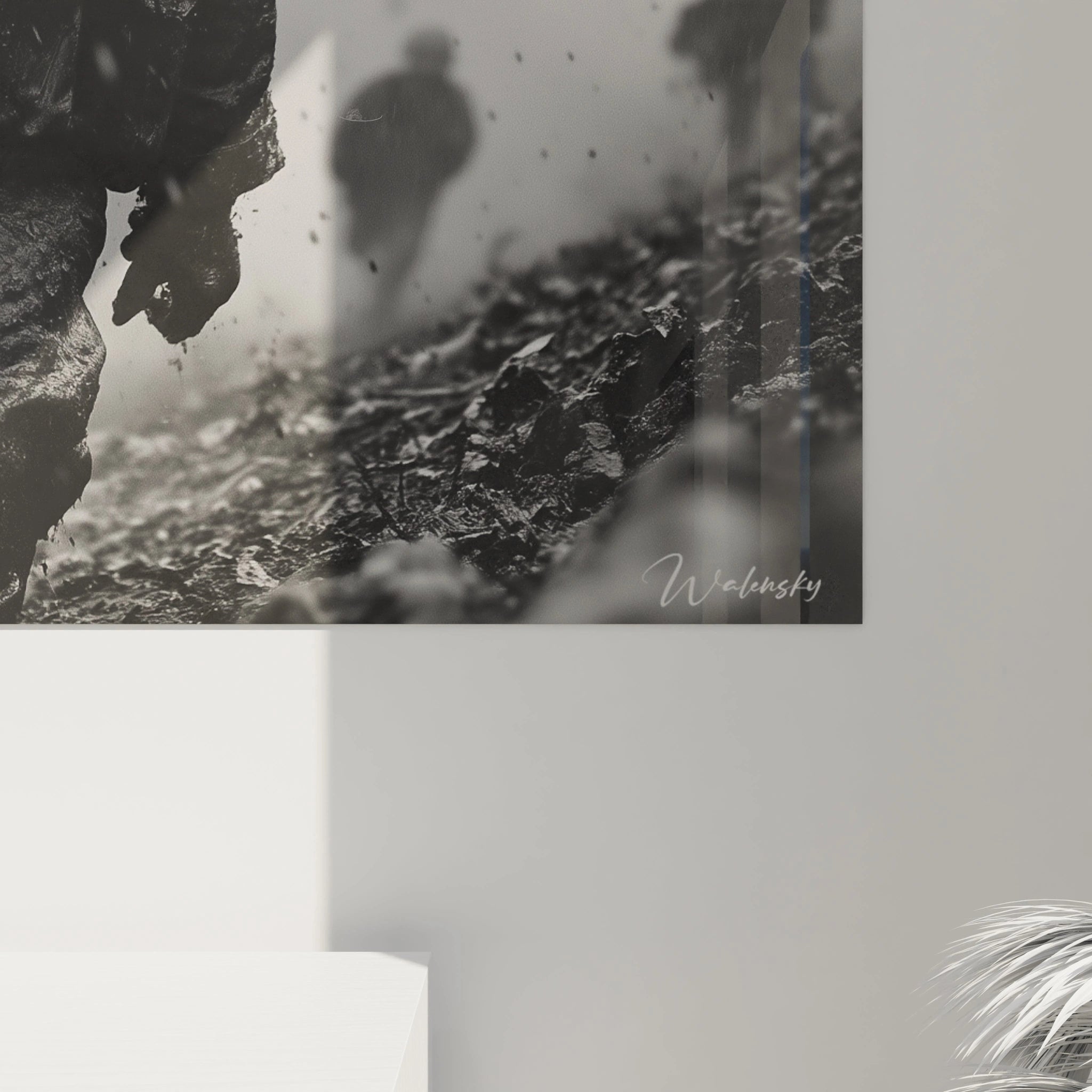 Tableau Walensky noir et blanc avec silhouette de soldat marchant sur terrain boueux tableau soldat seconde guerre mondiale