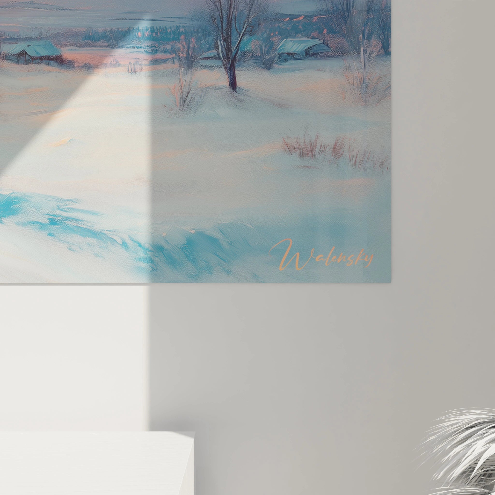 Tableau hivernal présentant une scène de village alpin avec chalets traditionnels, neige immaculée traversée par un chemin sinueux, et ciel embrasé mélangeant orange, rose et bleu dans une composition lumineuse.