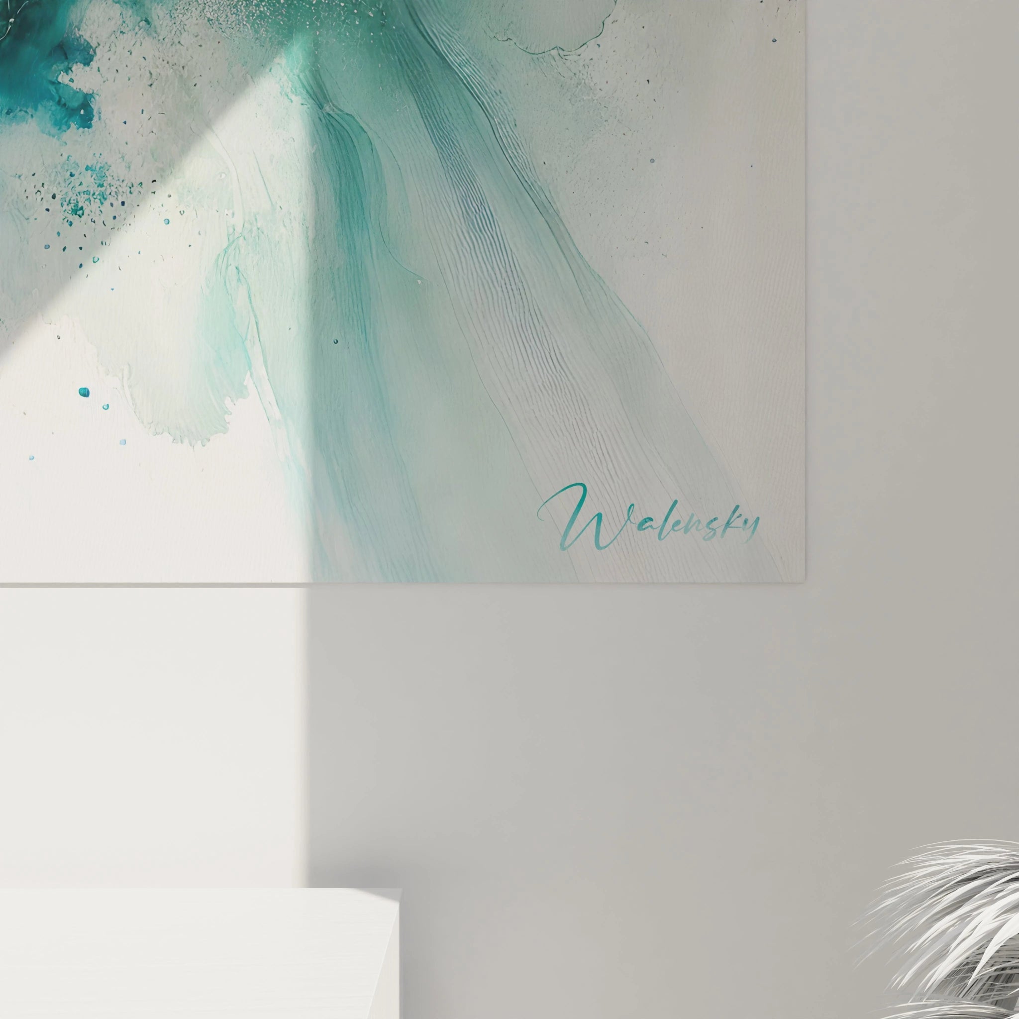 Vue de pres d un tableau expressionniste abstrait. Details des lignes et textures organiques evoquant vagues et vent, dans des tons apaisants de bleu, vert, et blanc. Atmosphere marine et mouvement perpetuel.