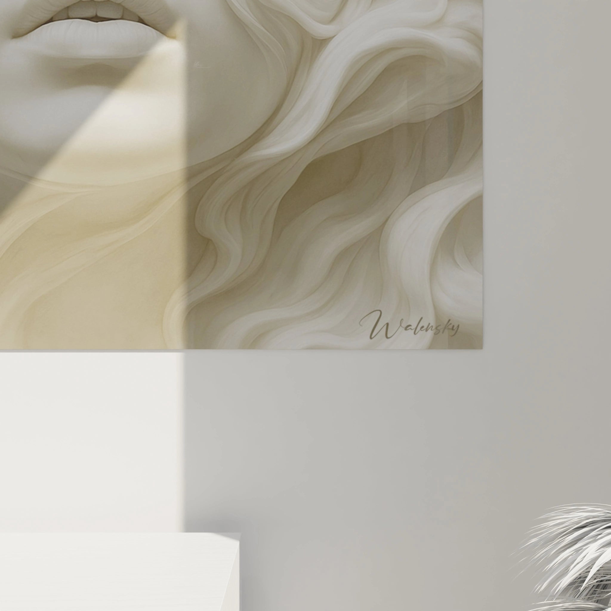 Un tableau visage tridimensionnel représentant une figure féminine en relief profond. Les formes ondoyantes blanches encadrent un visage paisible aux traits finement ciselés, créant un contraste entre la sérénité du sujet et le mouvement dynamique qui l'entoure.