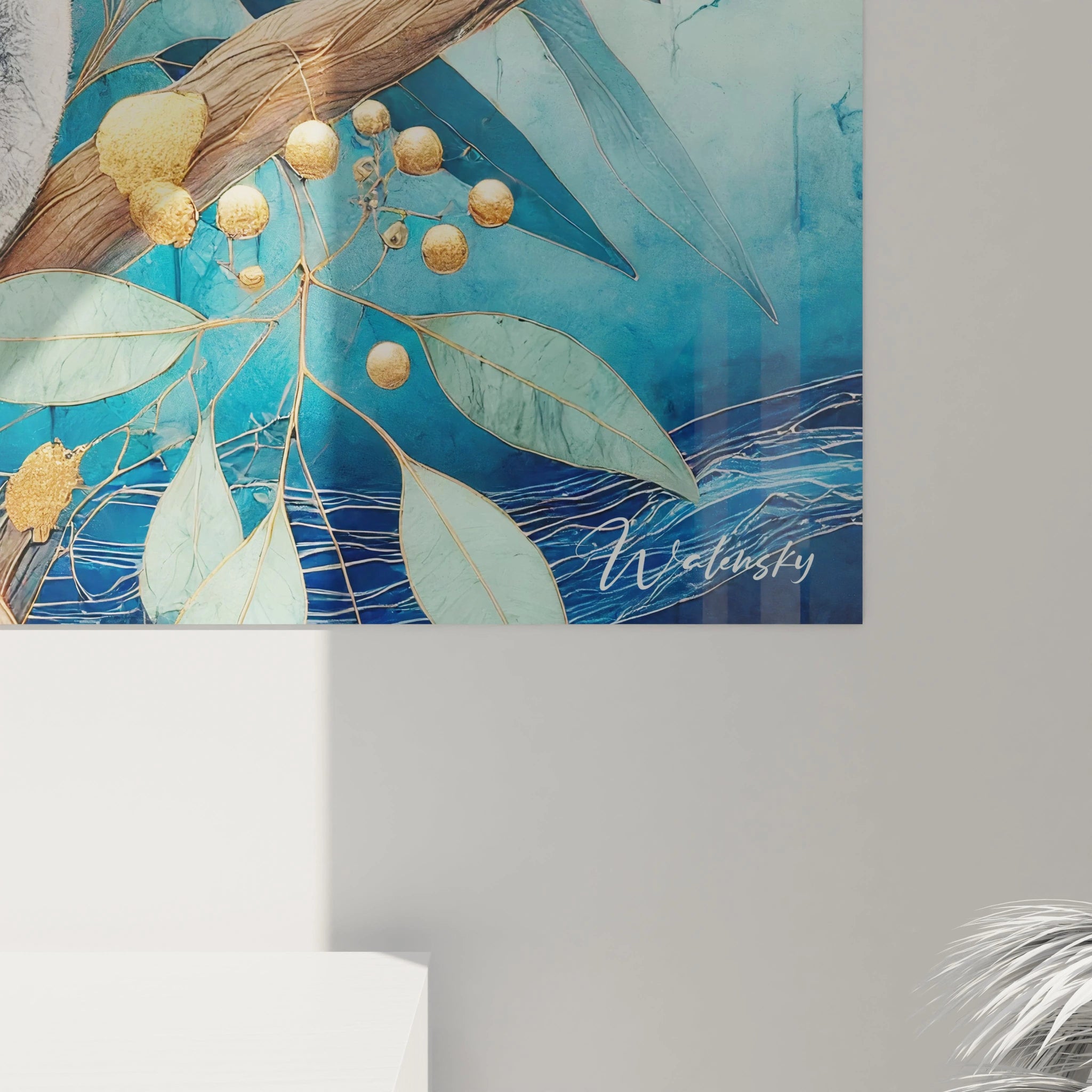 Une vue de près révèle la texture délicate du pelage de ce tableau koala, contrastant avec les feuilles luxuriantes. Chaque détail, des griffes aux reflets dorés, enrichit la composition artistique.