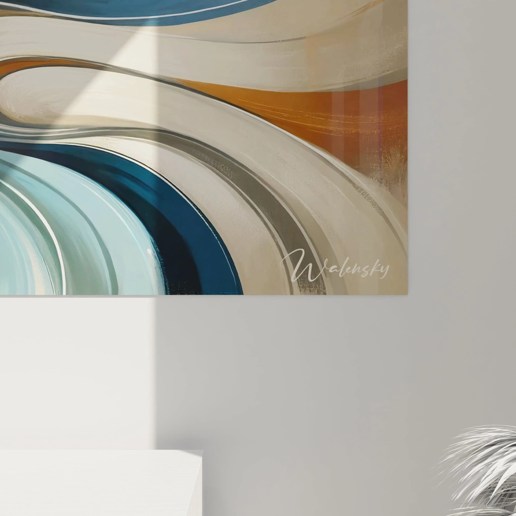 Un tableau abstrait de vagues circulaires convergentes. Utilise une palette de bleu céruléen, or cuivré, blanc et gris fumé. La texture présente des bandes fluides aux contours nets qui s'étirent et s'enroulent autour d'un centre invisible, avec des transitions douces entre les couleurs et une sensation de mouvement giratoire, comme si l'ensemble des éléments était en rotation permanente.