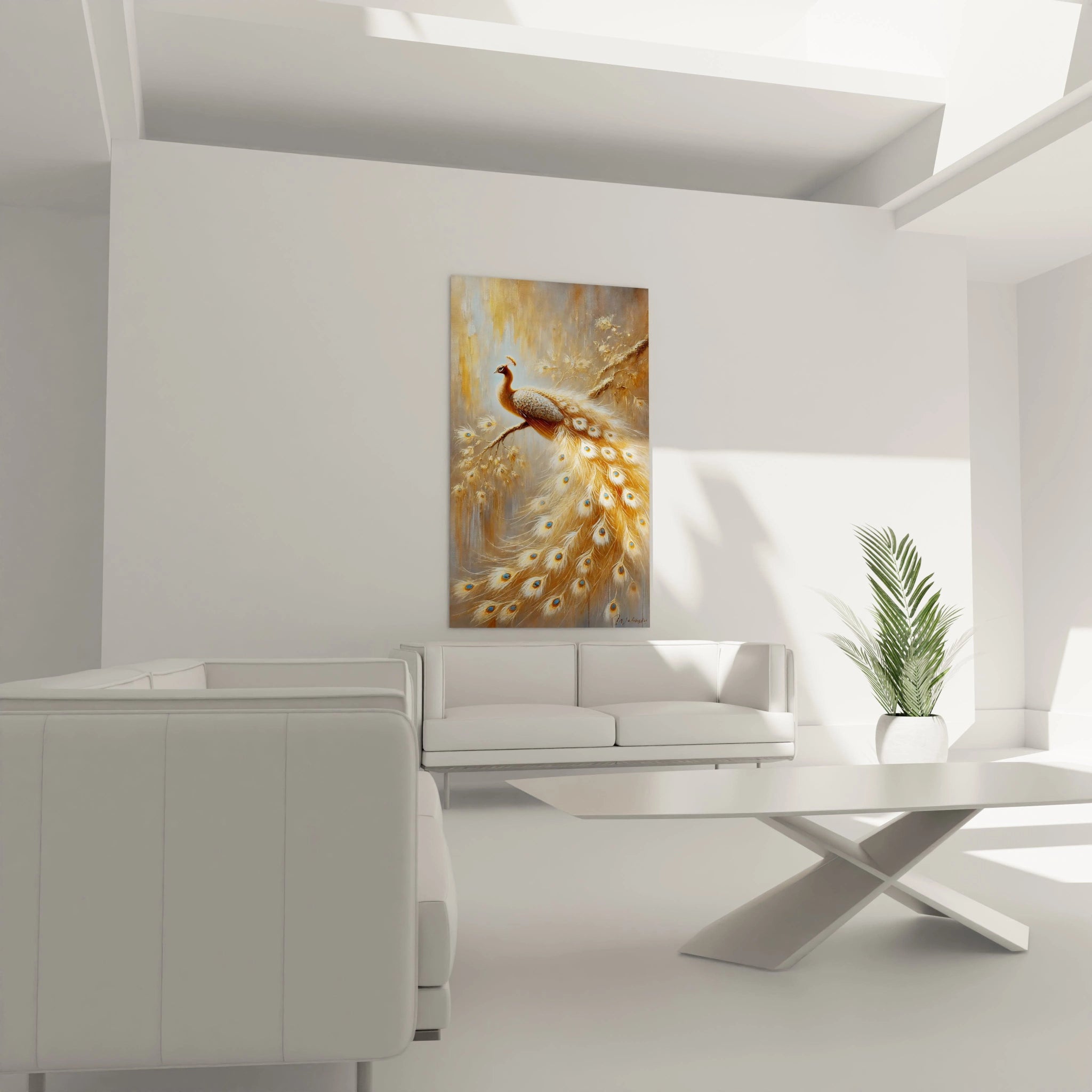 Dans un salon moderne, ce tableau paon se place parfaitement au dessus d un canape, ajoutant elegance et splendeur grace a ses plumes dorees et ses nuances contrastantes.