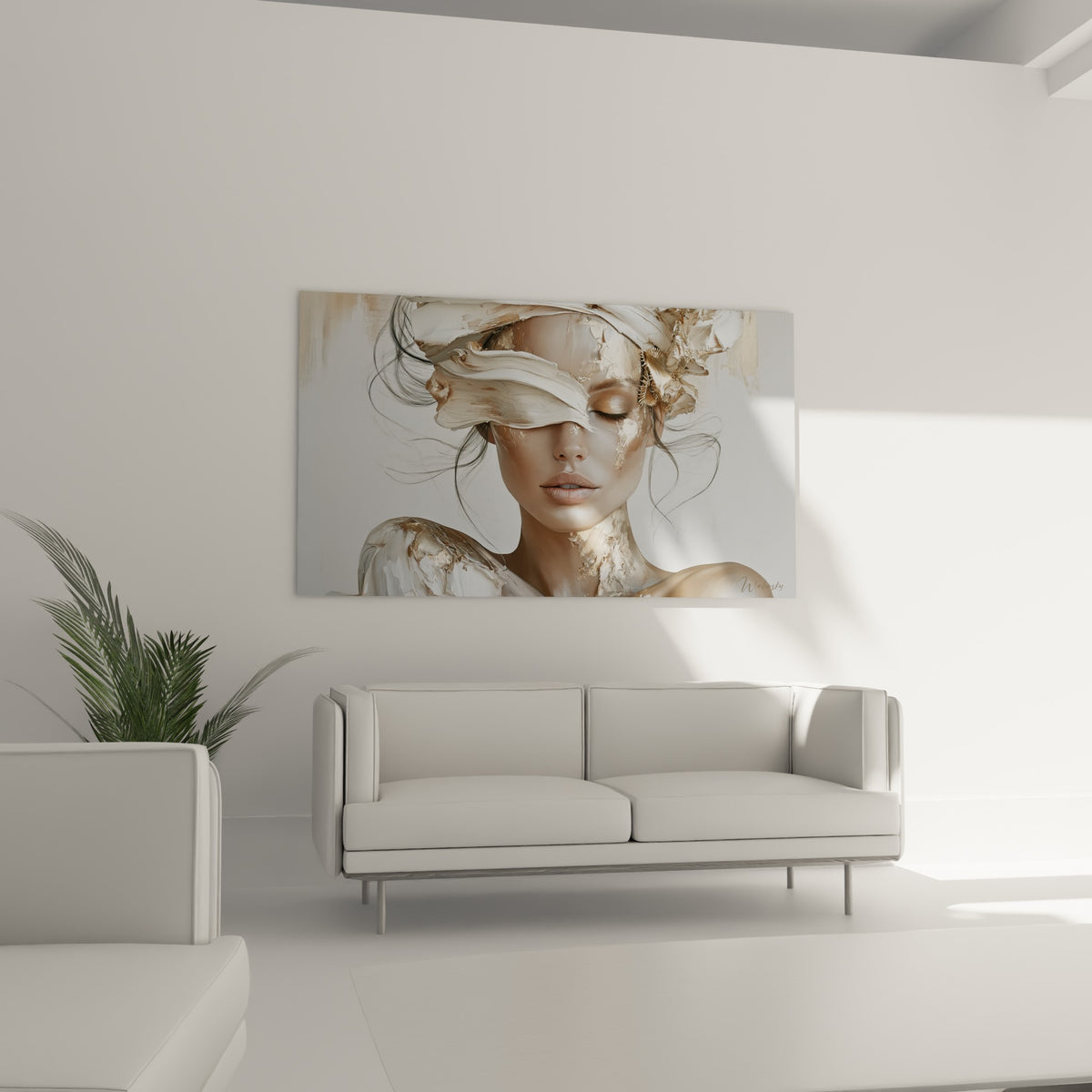 Femme au bandeau crème et reflets bronze suspendue au-dessus d'un canapé dans un salon lumineux