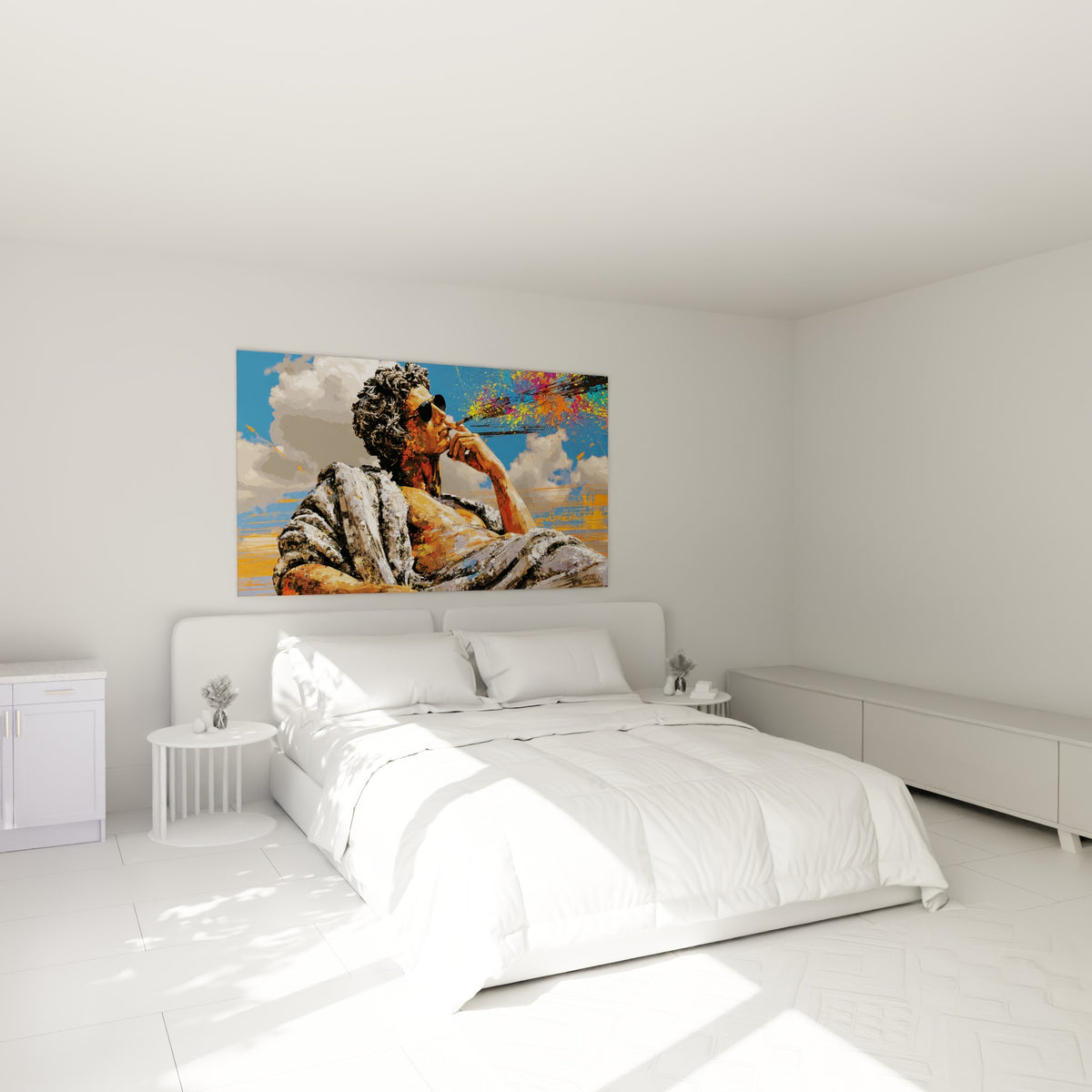 Statue au drapé gris et fumée orange vif accrochée au-dessus d'un lit dans une chambre claire