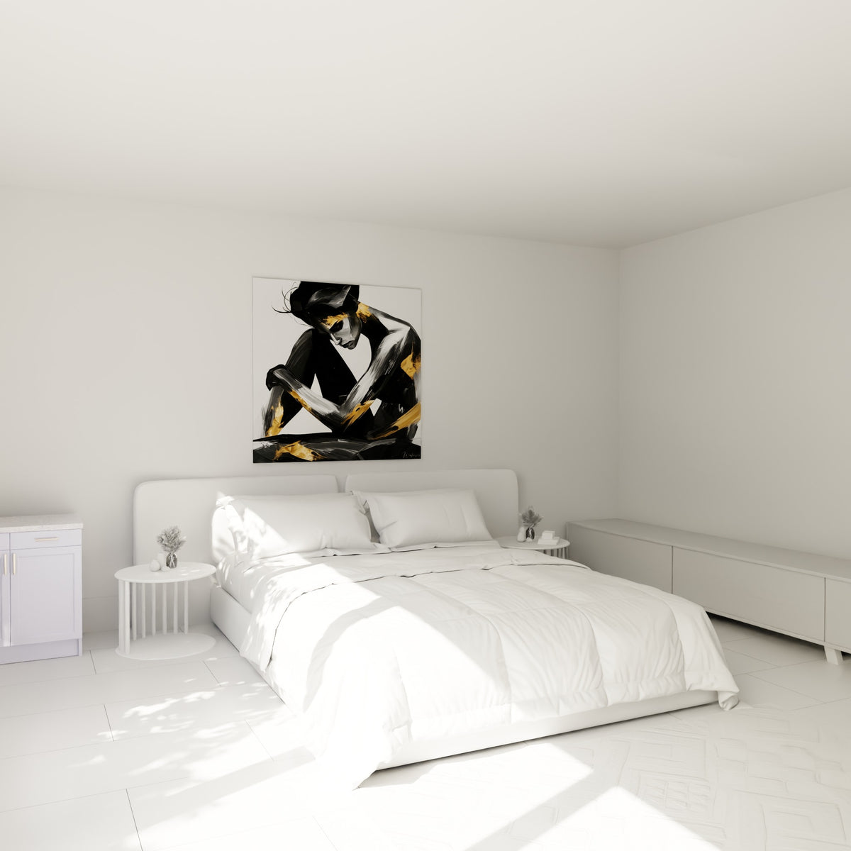 Silhouette anthracite aux éclats dorés de la Statue, au-dessus d'un lit dans une chambre claire