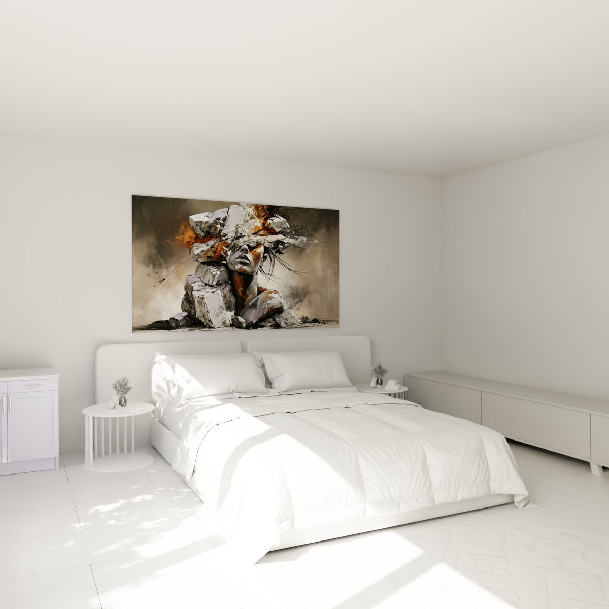 Statue picturale au visage fauve entre roches grises, accrochée au-dessus d'un lit dans une chambre claire