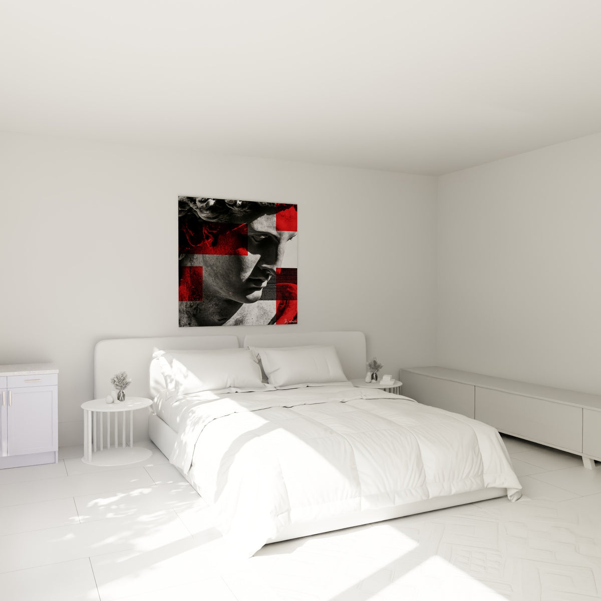 Visage de pierre grise et rouge sang, accroché au-dessus d'un lit dans une chambre claire.