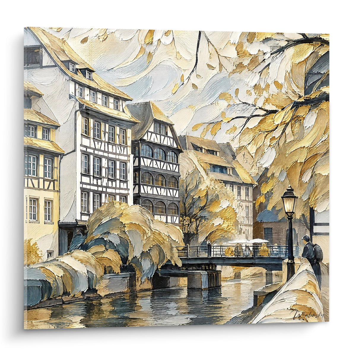 Façades à colombages dorées et grises de Strasbourg, pont de pierre et reflets sur l'eau automnale