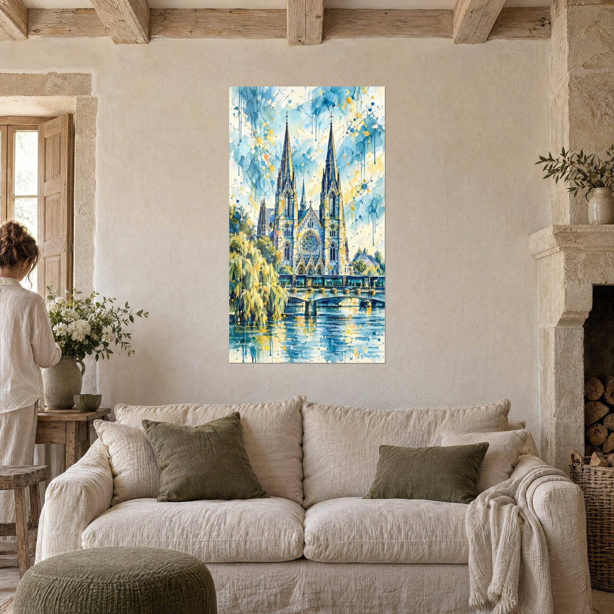 Gemälde gotische Kathedrale mit blau-goldenen Doppeltürmen und gelber Weide, über einem Sofa in einem hellen Wohnzimmer