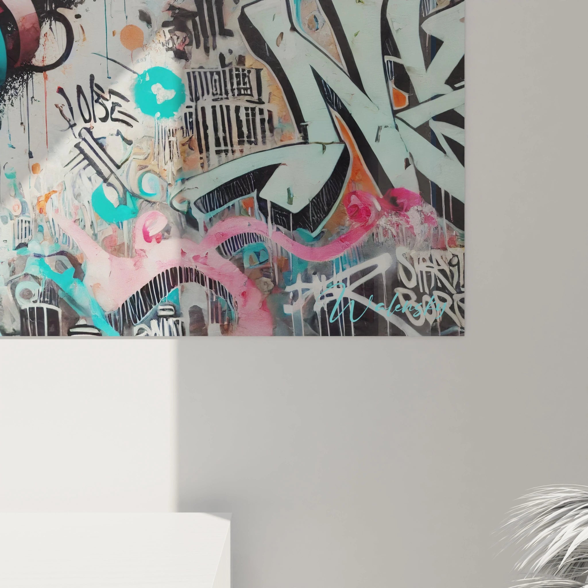 Admirez de près les détails de ce tableau street art. Chaque nuance et texture reflète l'énergie brute des graffitis urbains, pour une œuvre captivante et unique.