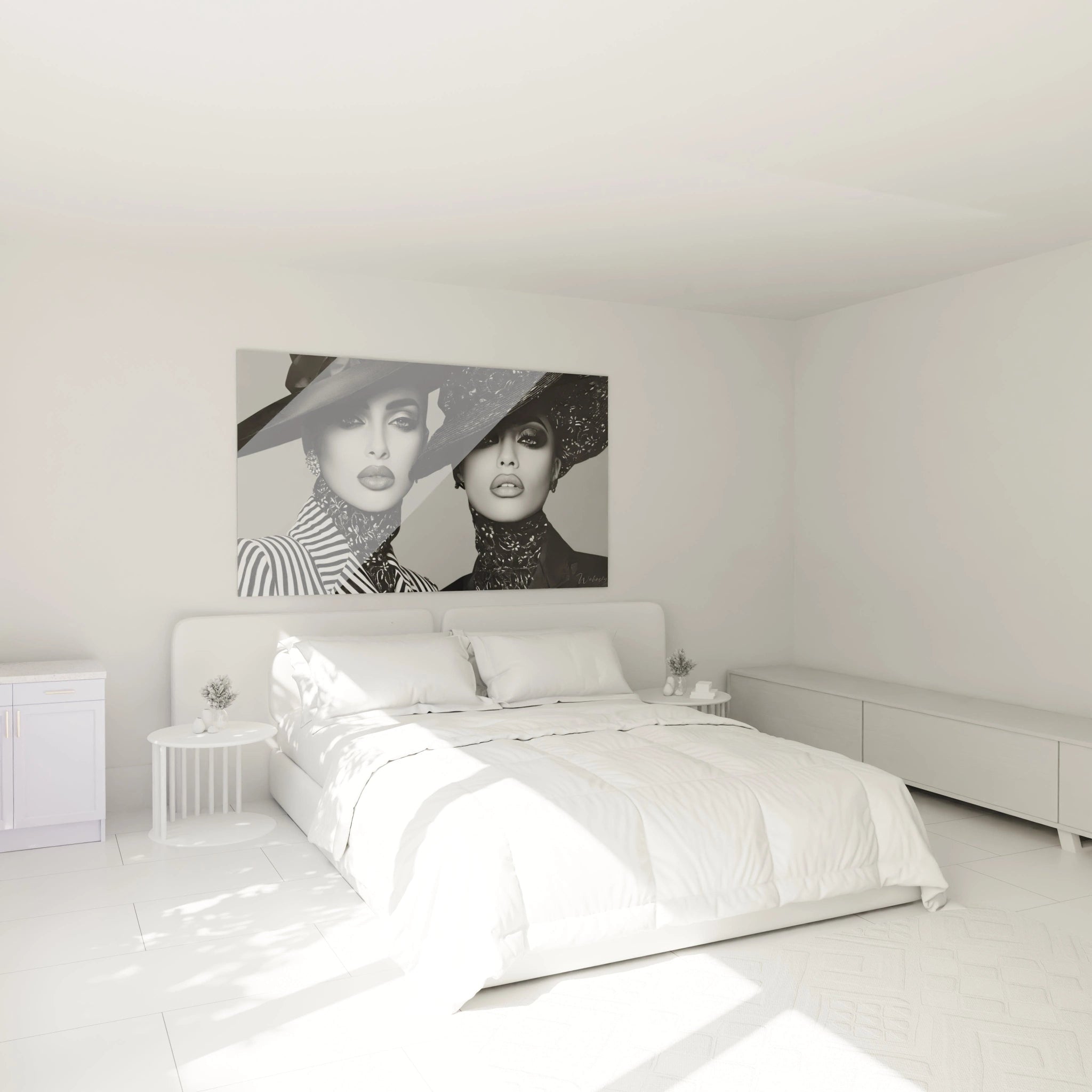 Tableau mural parisien noir et blanc avec deux modèles en noir et blanc dans une chambre moderne