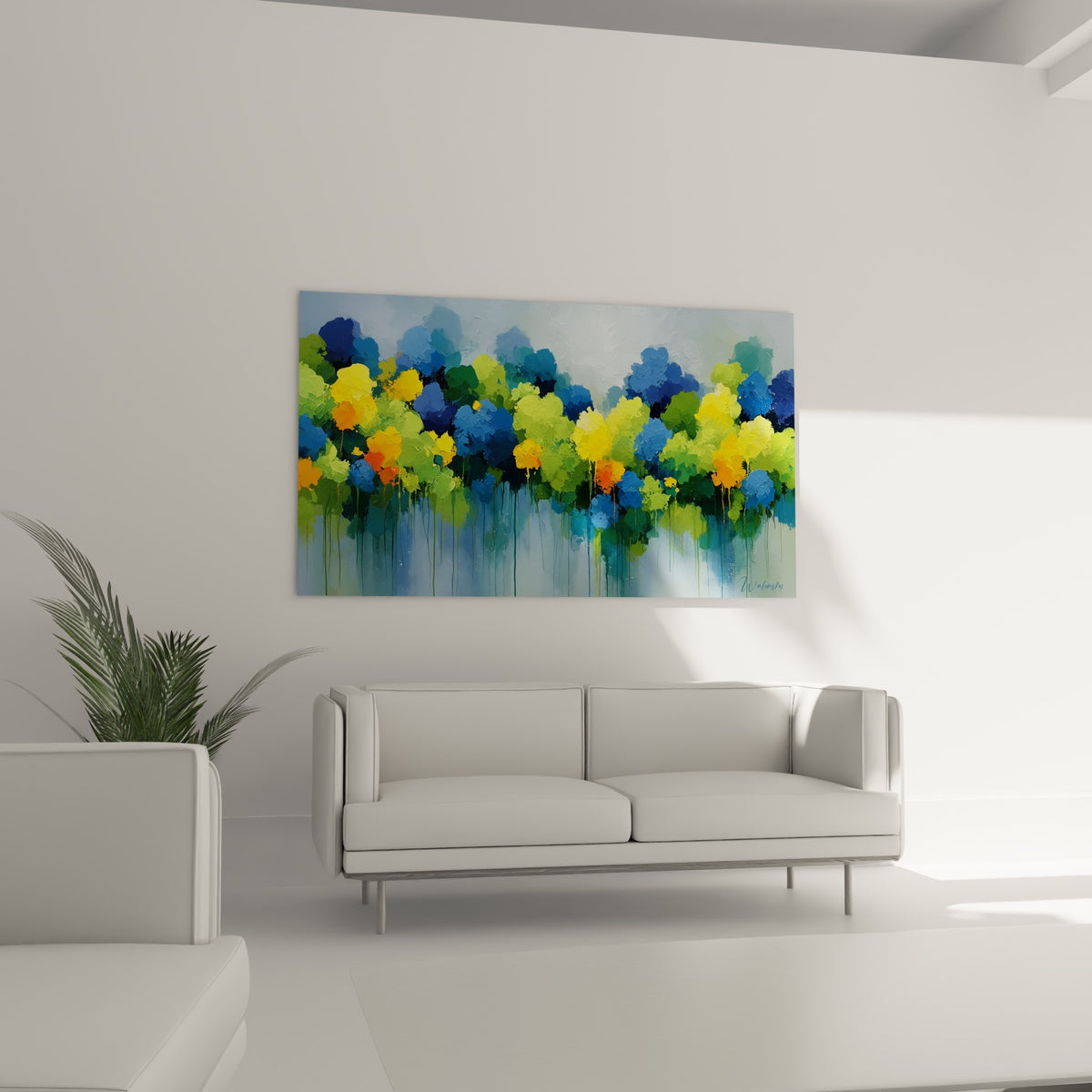 Bouquets peints en vert sauge et orange vif surplombant un canapé dans un salon lumineux
