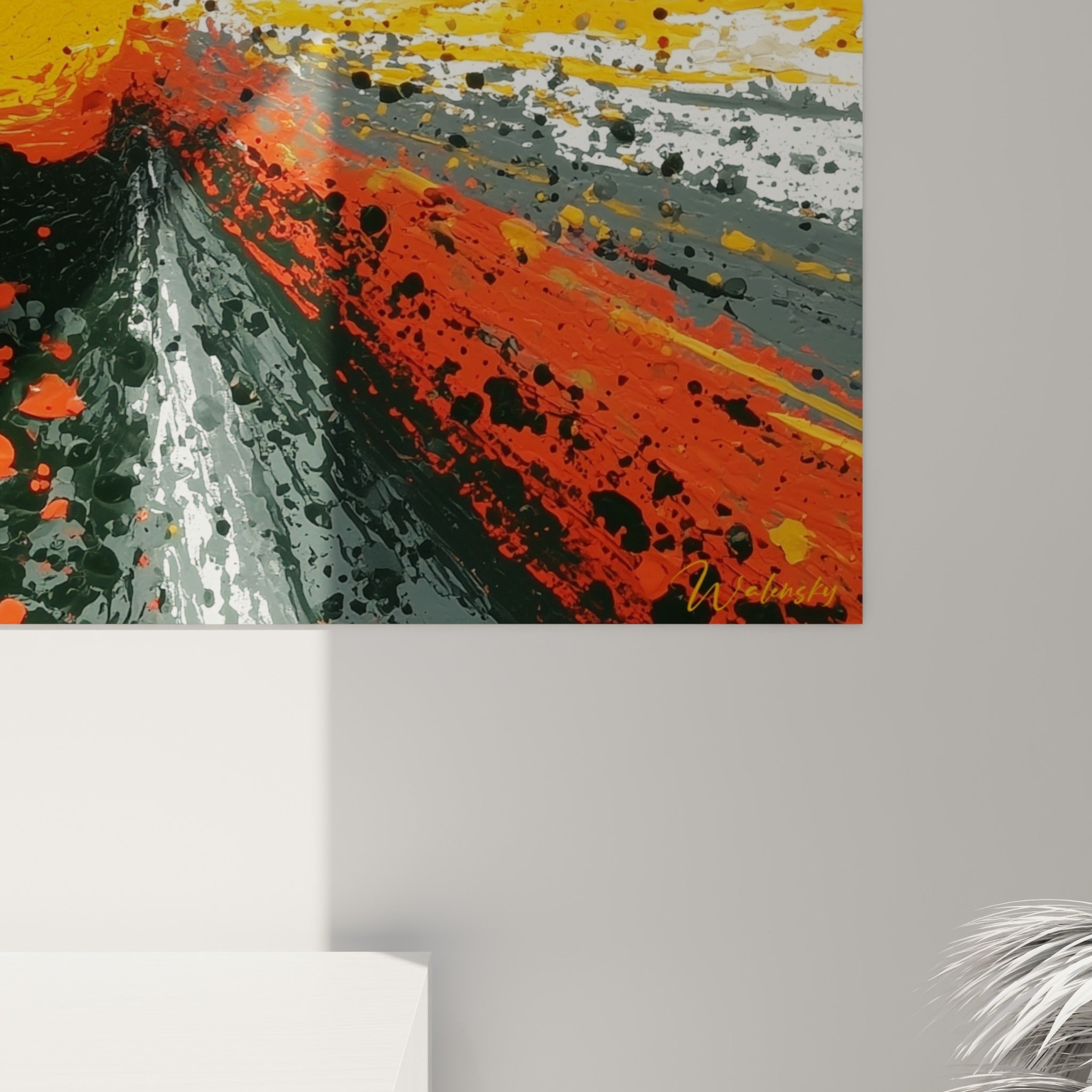 Empâtements orange et rouges se mêlant au noir profond, matière épaisse du style peinture abstrait visible de près