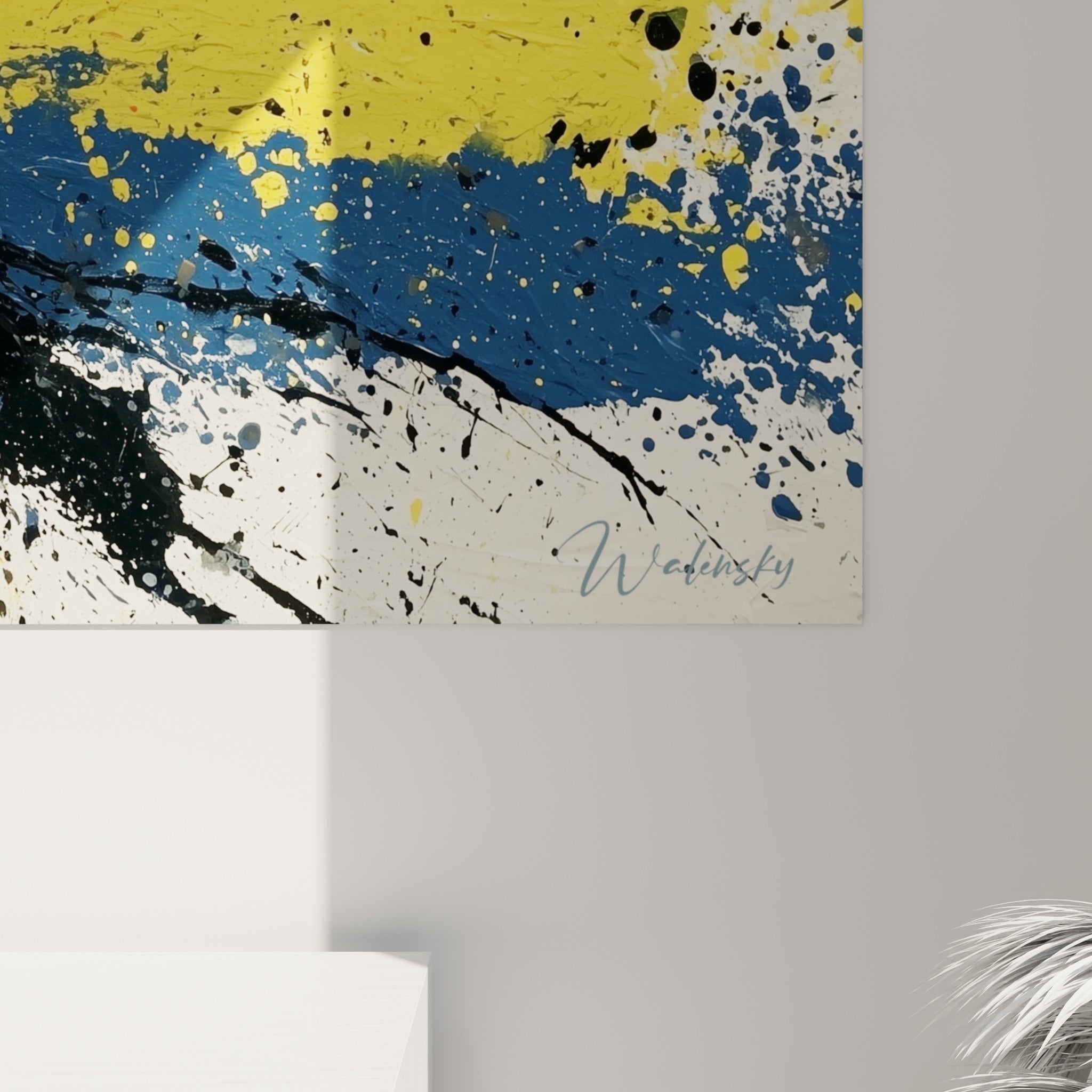 Empâtements noirs et jaunes en gros plan, matière épaisse et coulures roses de ce style Peinture abstrait