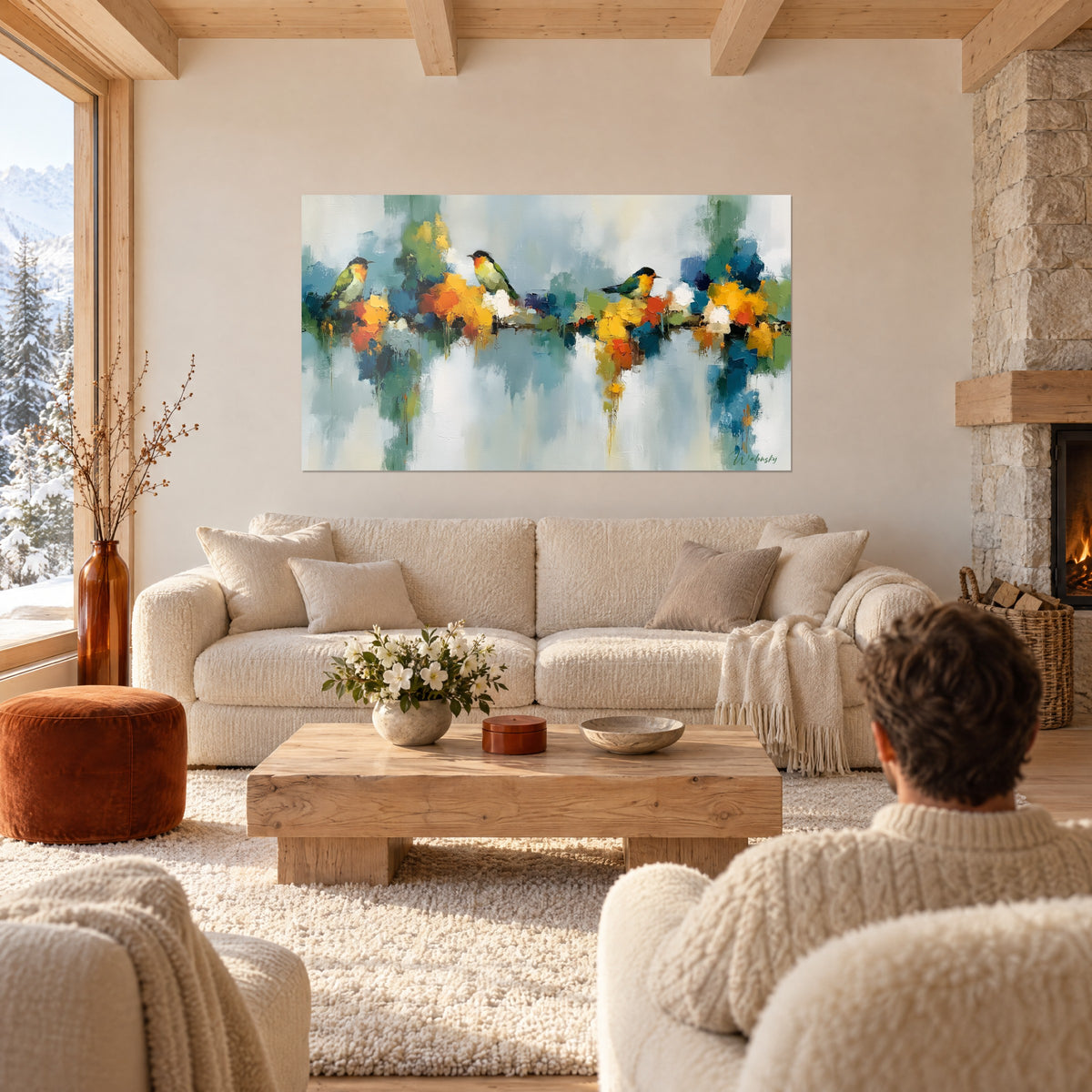 Schilderij drie vogels met oranje keel op een tak, ocre en pastelblauwe accenten, boven een bank in een lichte woonkamer