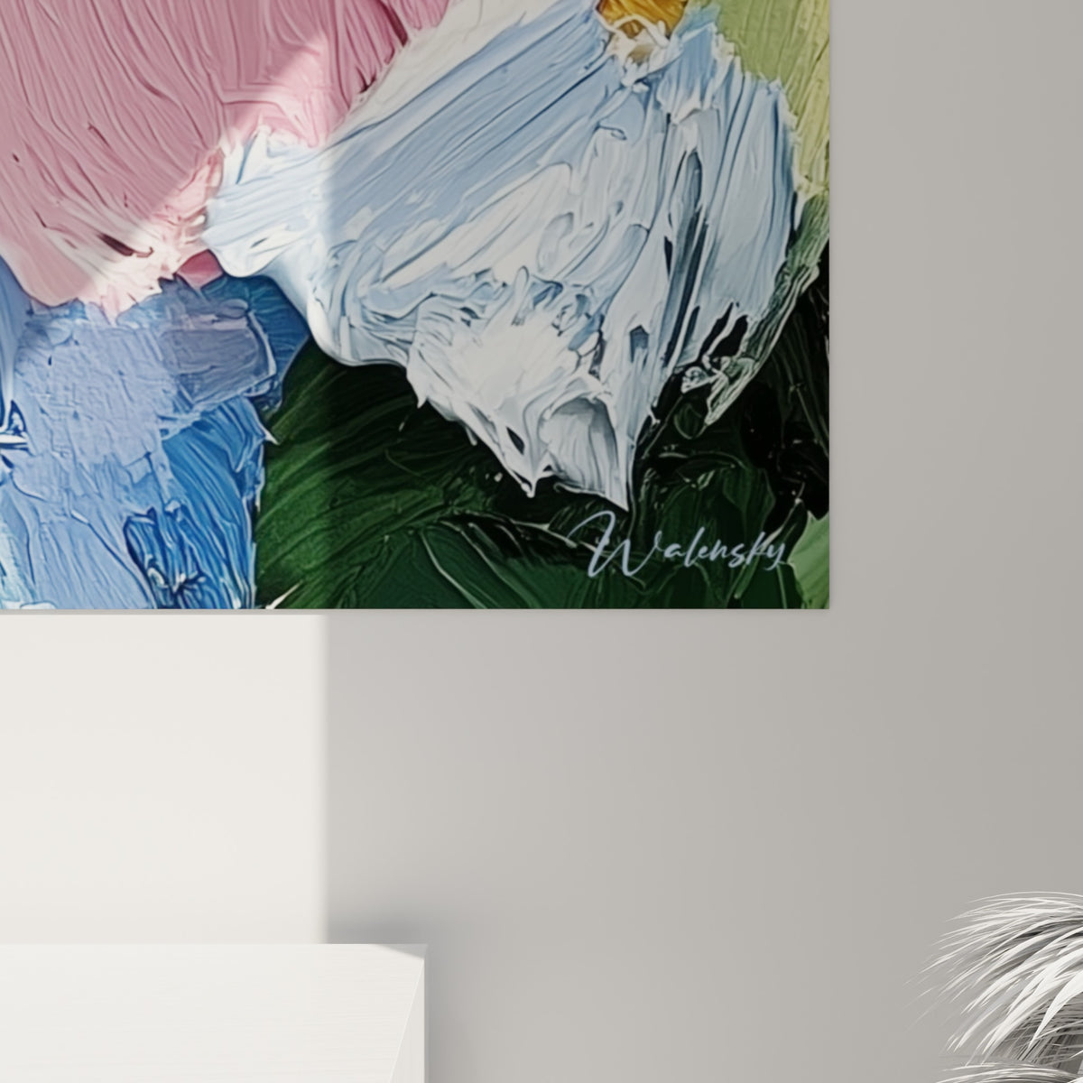 Empâtements épais mêlant blanc crème, violet et jaune moutarde visibles en gros plan sur la toile style Peinture abstrait