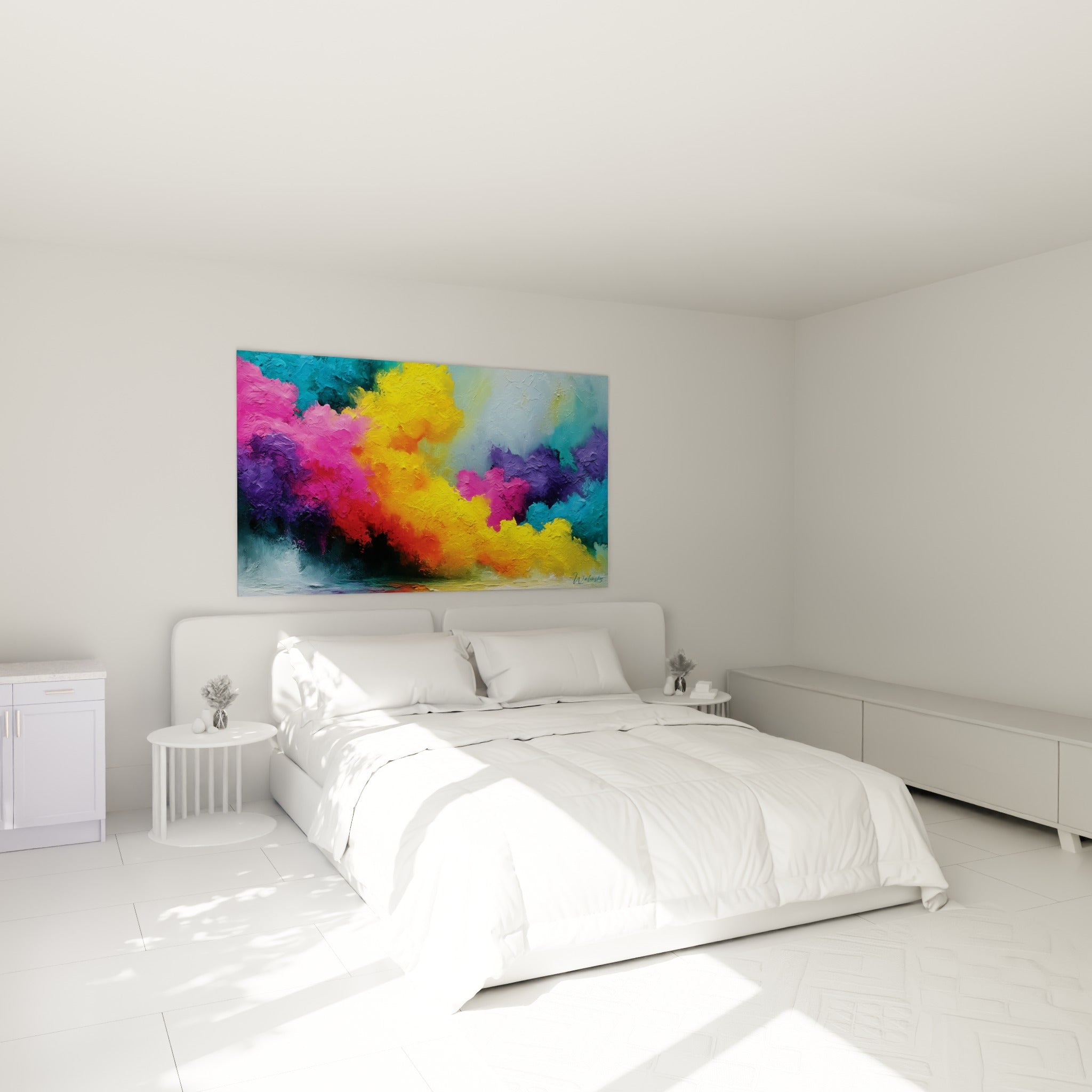 Nuage coloré jaune, violet et turquoise accroché au-dessus d'un lit dans une chambre claire