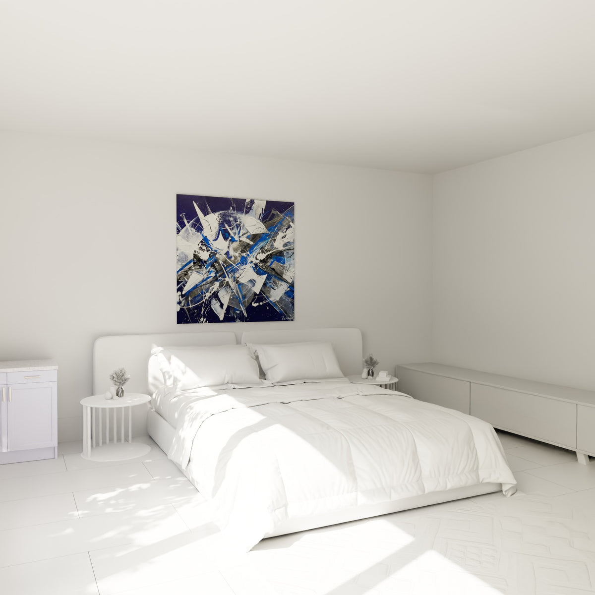 Explosion blanche et bleu marine de ce tableau style peinture accrochée au-dessus d'un lit dans une chambre claire