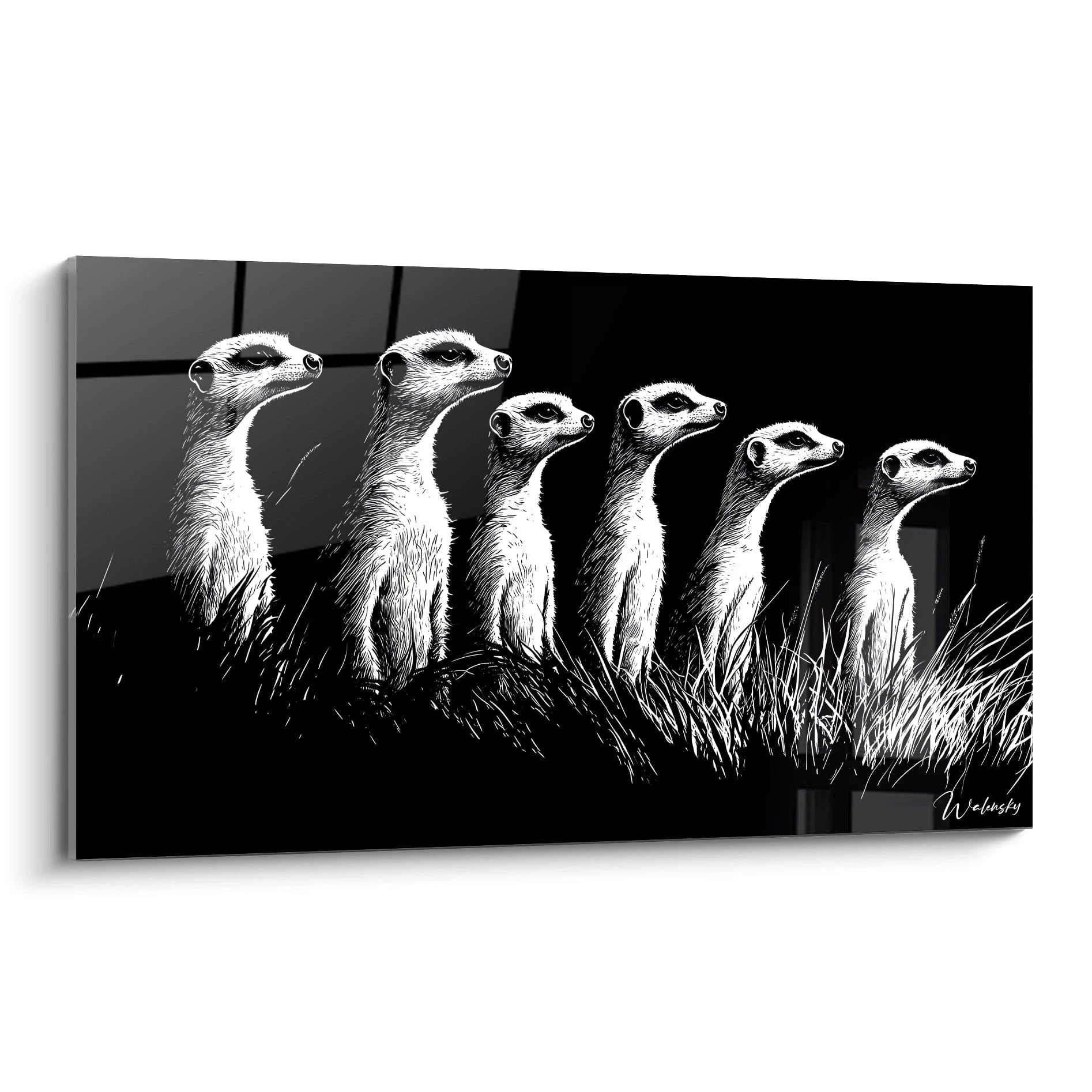 Un tableau suricate en noir et blanc montrant six spécimens alignés en position de guet sur fond noir profond. Les détails précis de leur fourrure blanche et leurs silhouettes élancées créent un fort contraste graphique avec l'herbe finement dessinée.