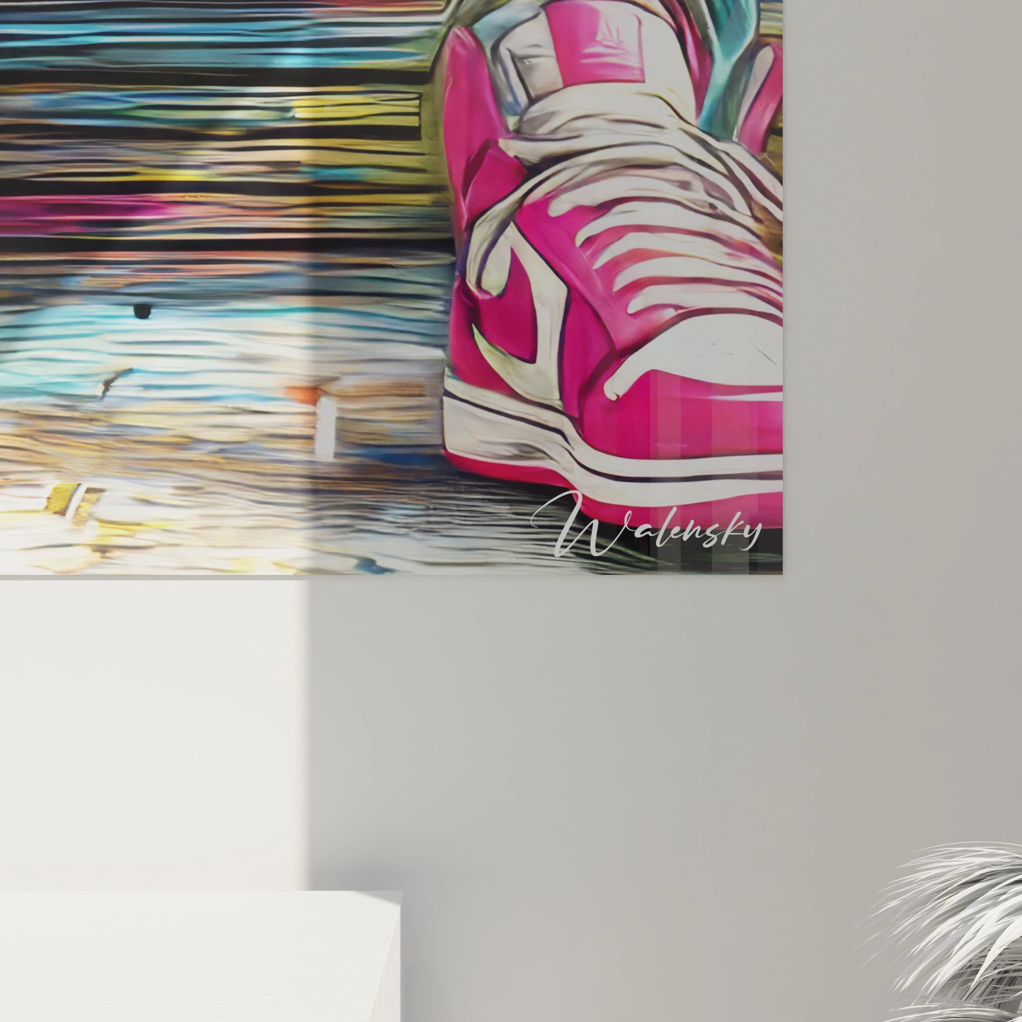 Tableau mural streetwear moderne avec des sneakers rouges sur un fond coloré par Walensky.