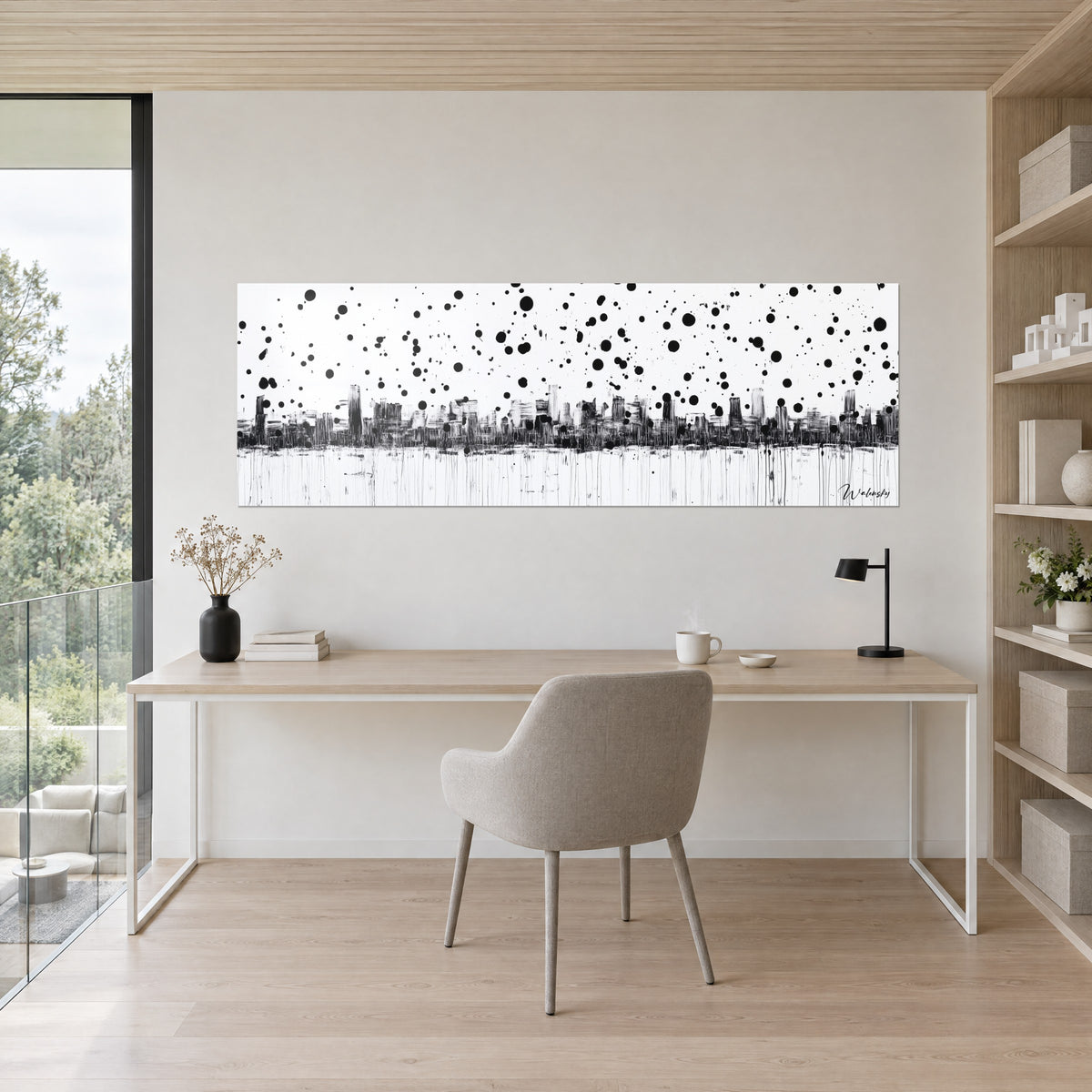 Gemälde monochrome Stadt in Schwarz und Weiß, übersät mit Spritzern, herablaufende Tropfen, über einem Schreibtisch aus hellem Eichenholz