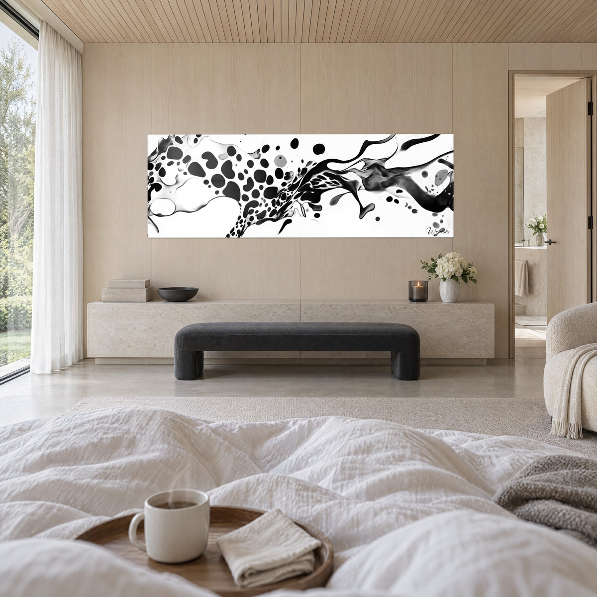 Quadro di gocce d'inchiostro nero e grigio perla su sfondo bianco, rivolto verso il letto, sopra un letto in una camera luminosa