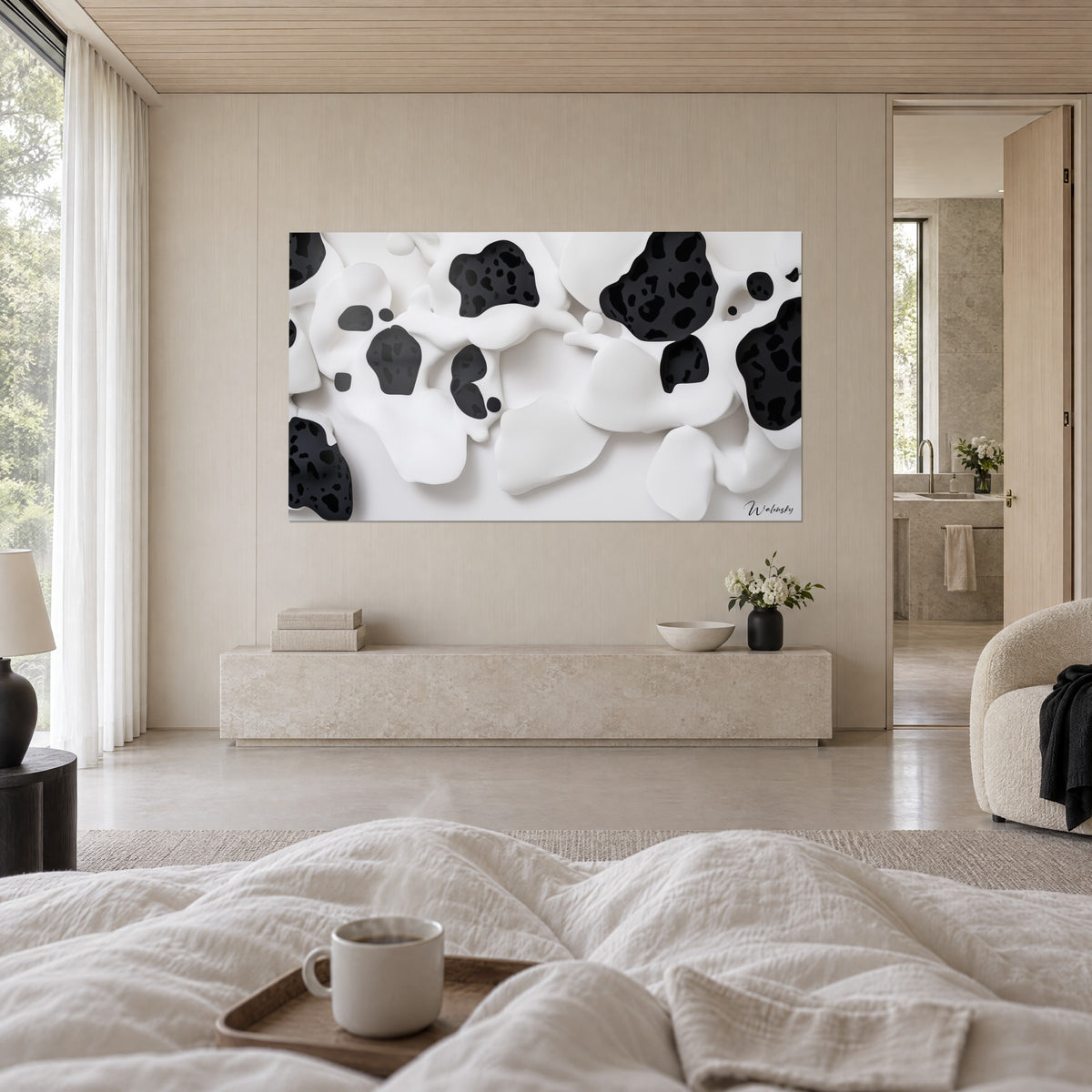 Quadro con schiuma bianca scolpita e macchie nere di mucca, due persone di spalle, sopra un letto in una camera luminosa