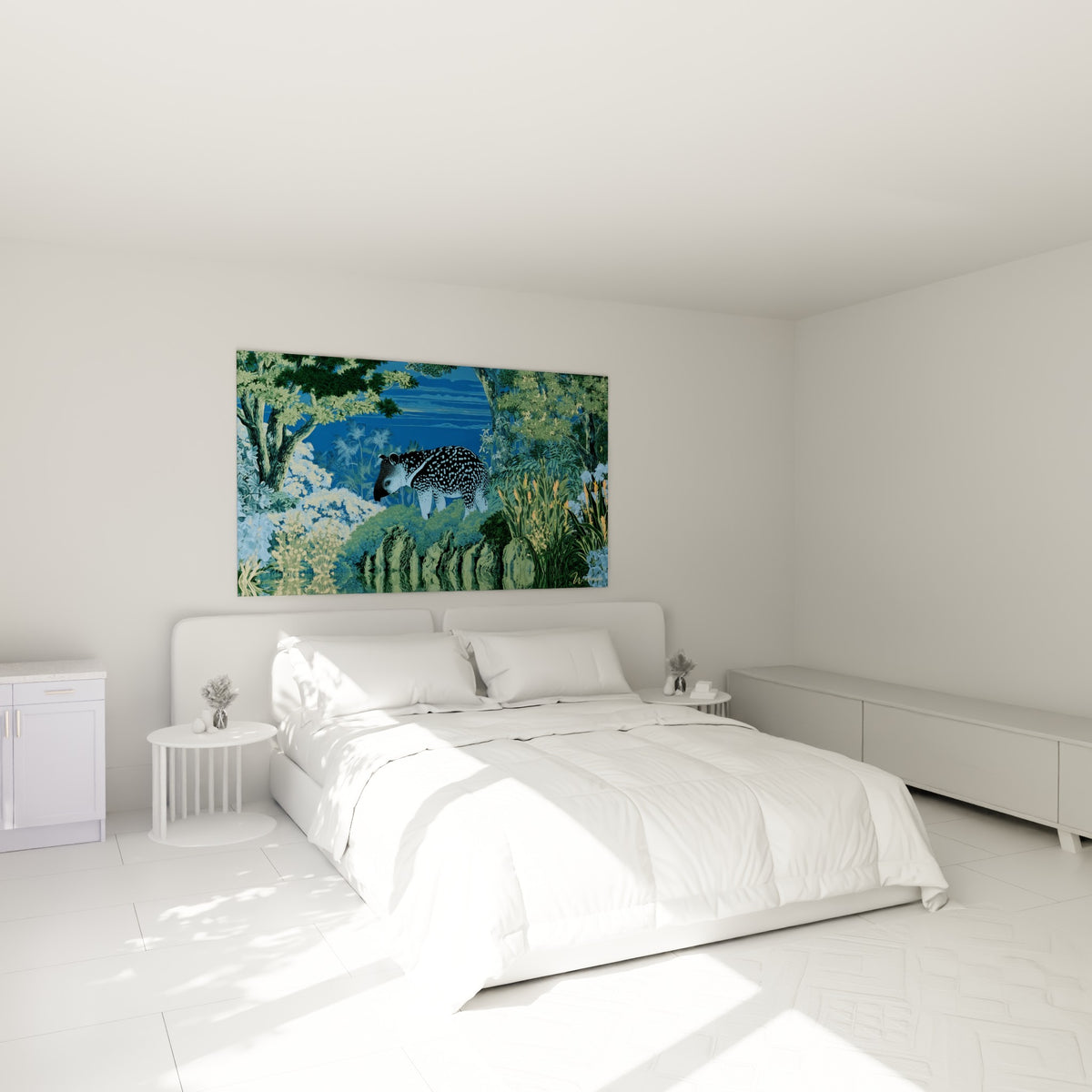 Silhouette du tapir bleu nuit et vert végétal accrochée au-dessus d'un lit dans une chambre claire