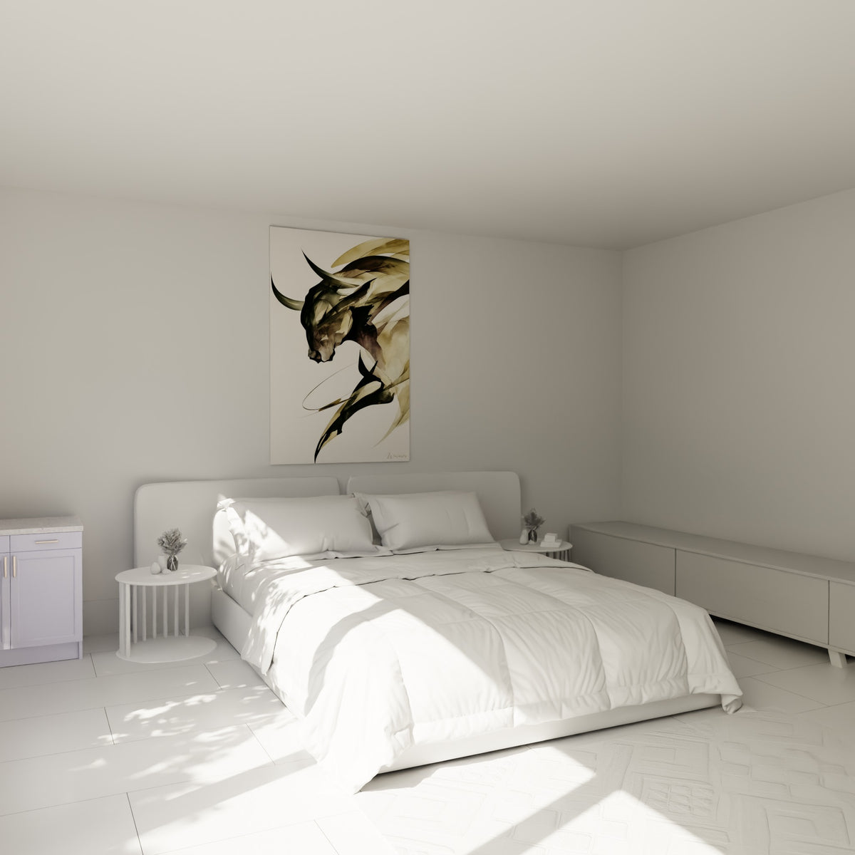 Silhouette de taureau anthracite et ocre, cornes dressées, au-dessus d'un lit dans une chambre claire