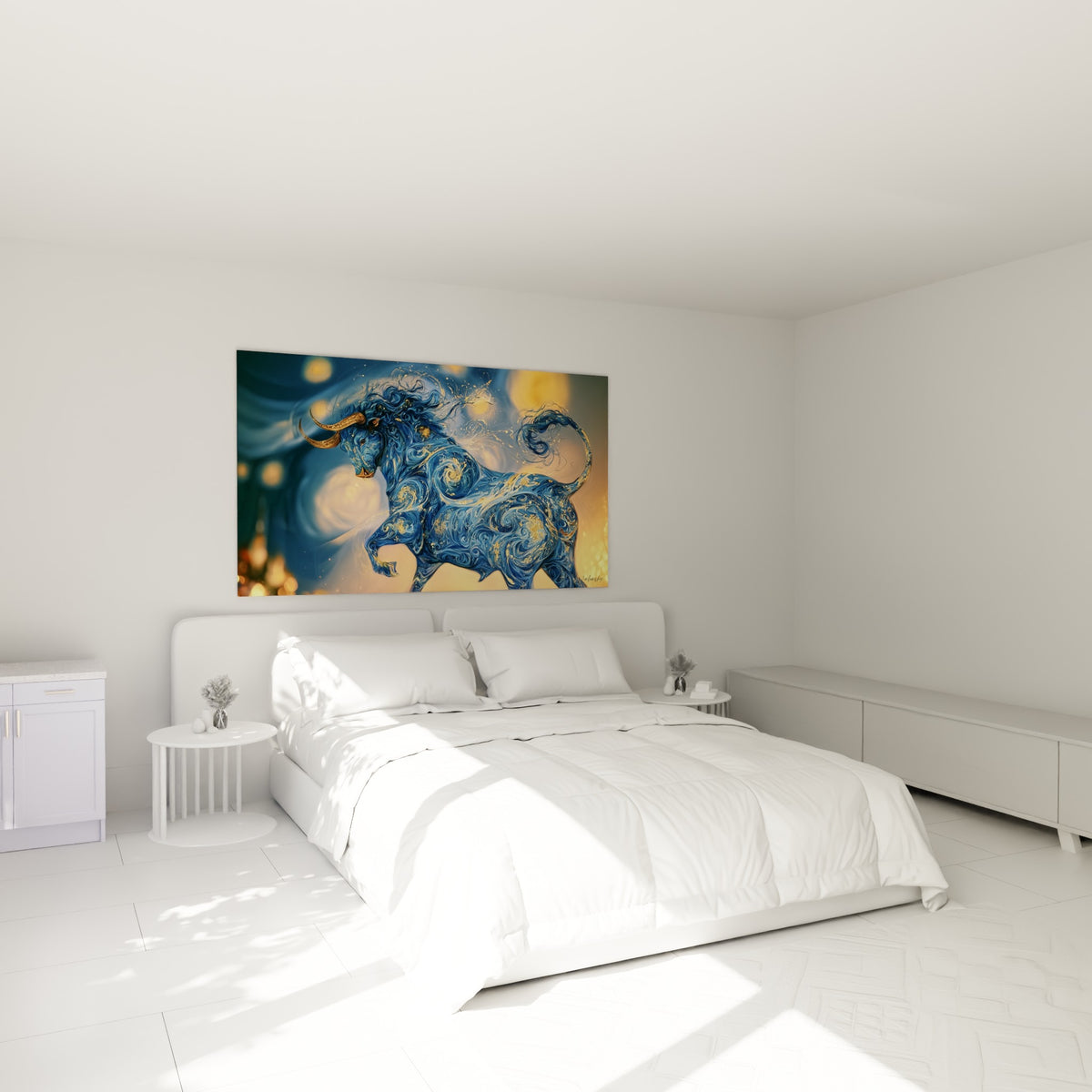 Silhouette de taureau bleu et or au-dessus d'un lit dans une chambre claire