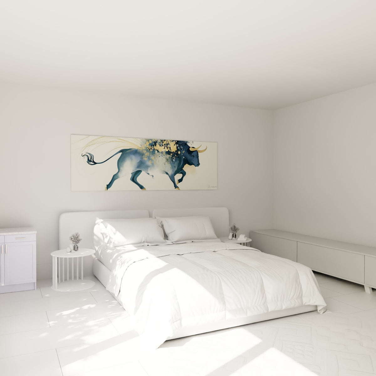Silhouette de taureau bleu marine et doré au-dessus d'un lit dans une chambre claire