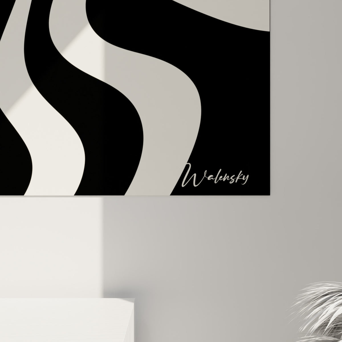 Détail des vagues noires et ivoire du taureau, lignes nettes et aplats profonds à la surface de l'œuvre.
