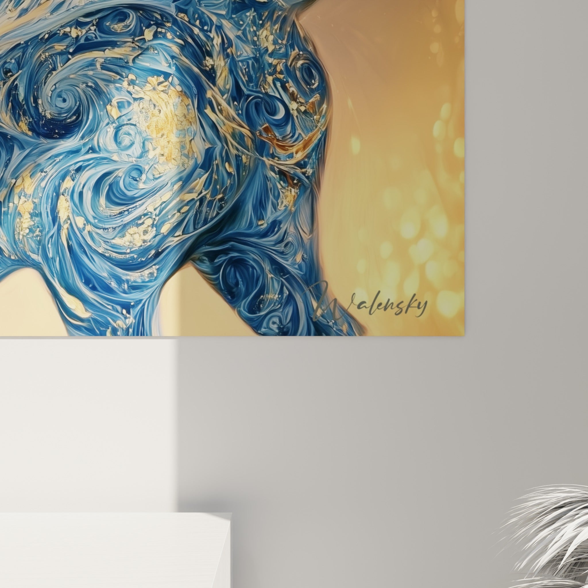 Empâtements bleu marine et éclats dorés se mêlant en spirales sur la toile du taureau