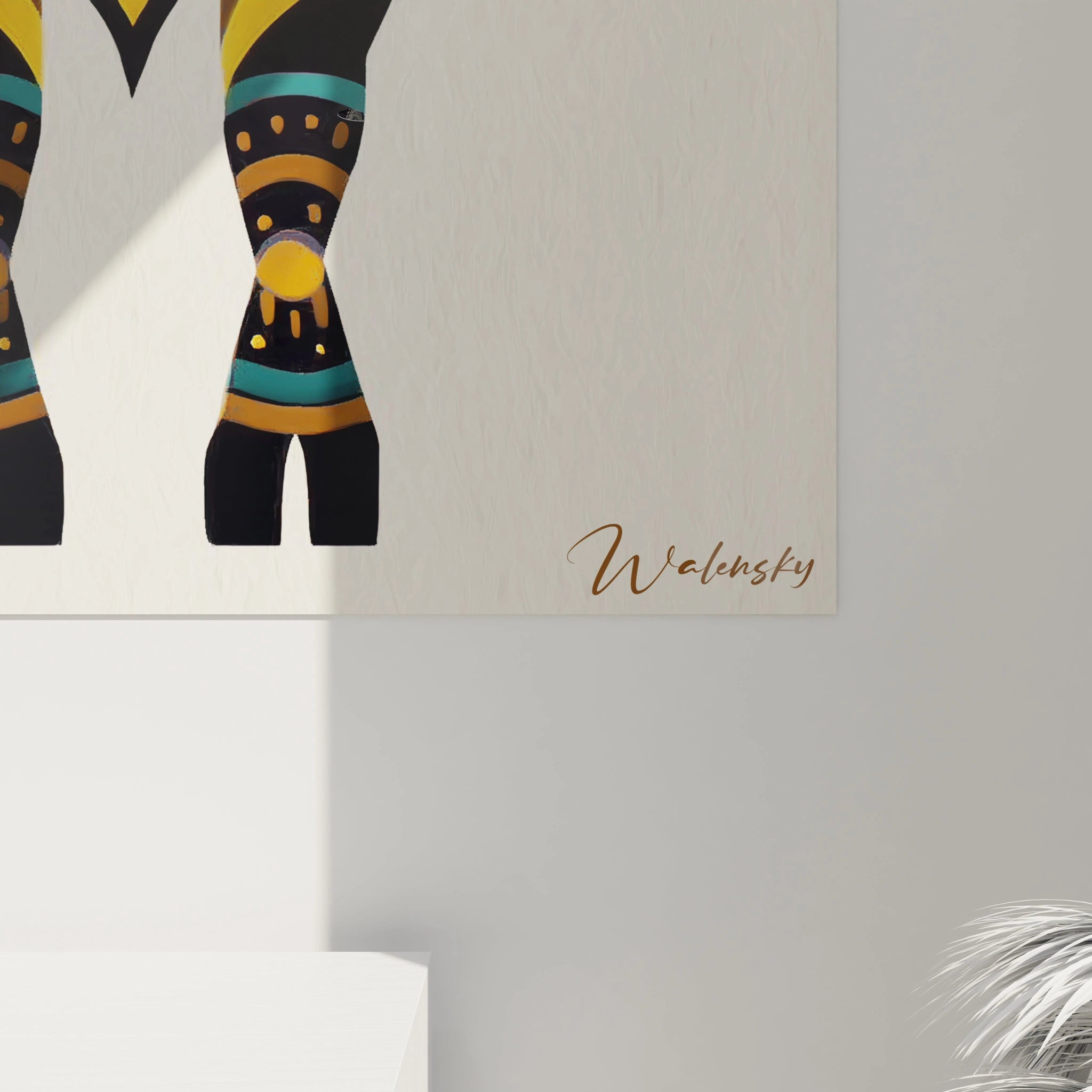 tableau taureau art tribal Walensky montrant pattes stylisées décorées de motifs turquoises et jaunes sur fond neutre