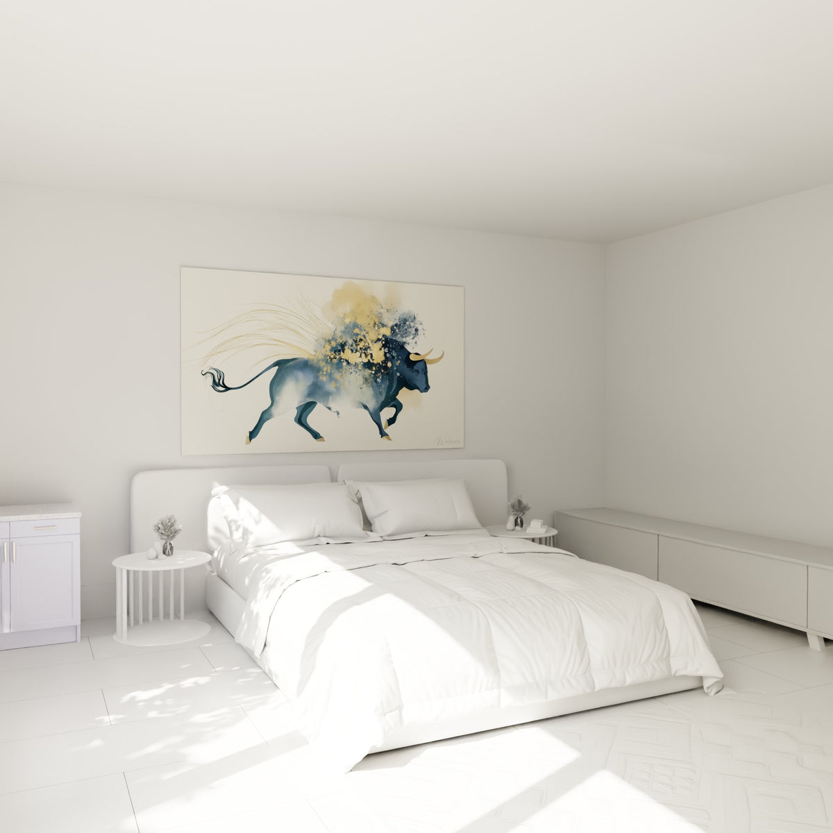 Silhouette de taureau ocre et bleu nuit au-dessus d'un lit dans une chambre claire