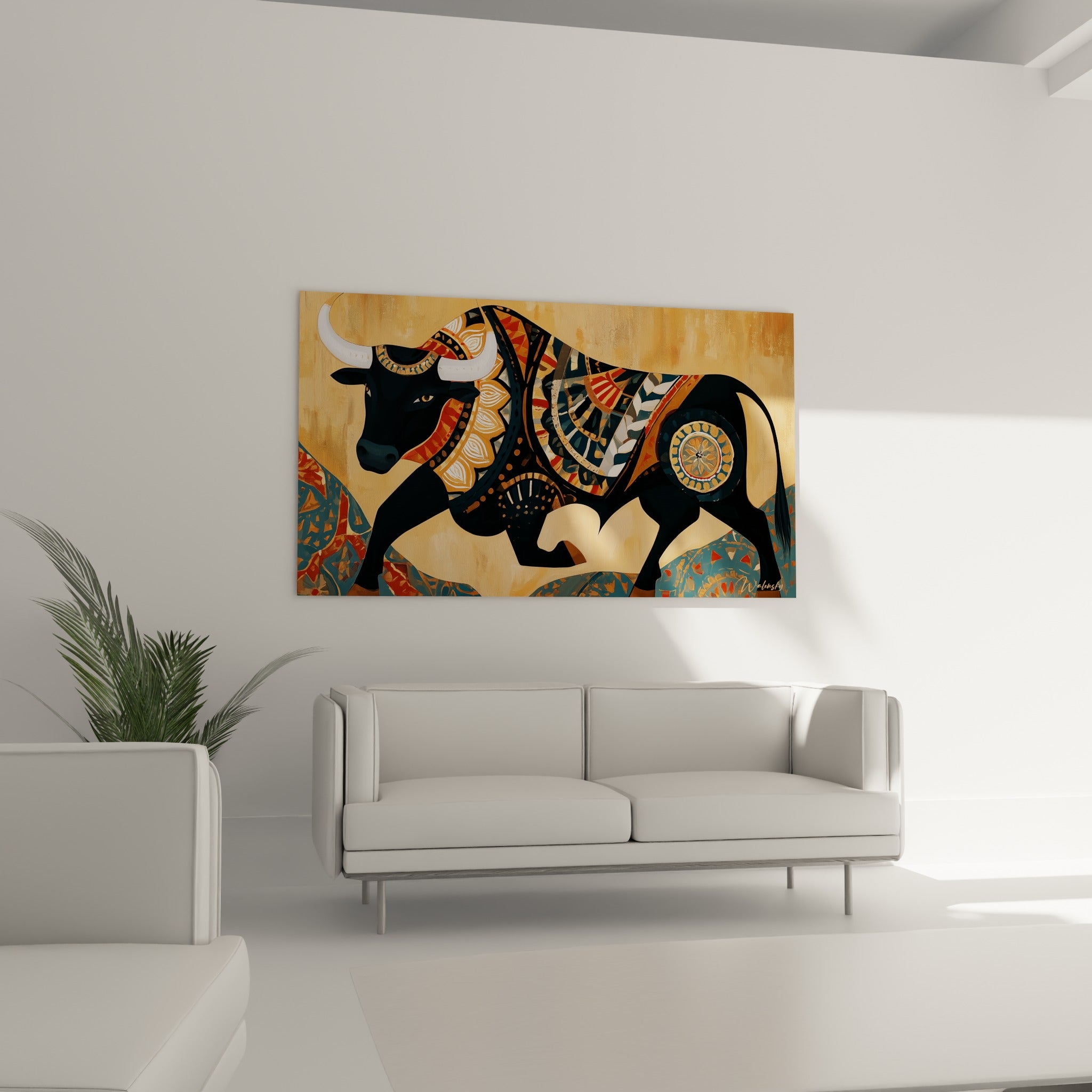 Silhouette du Taureau anthracite aux motifs terracotta et bleu, au-dessus d'un canapé dans un salon lumineux