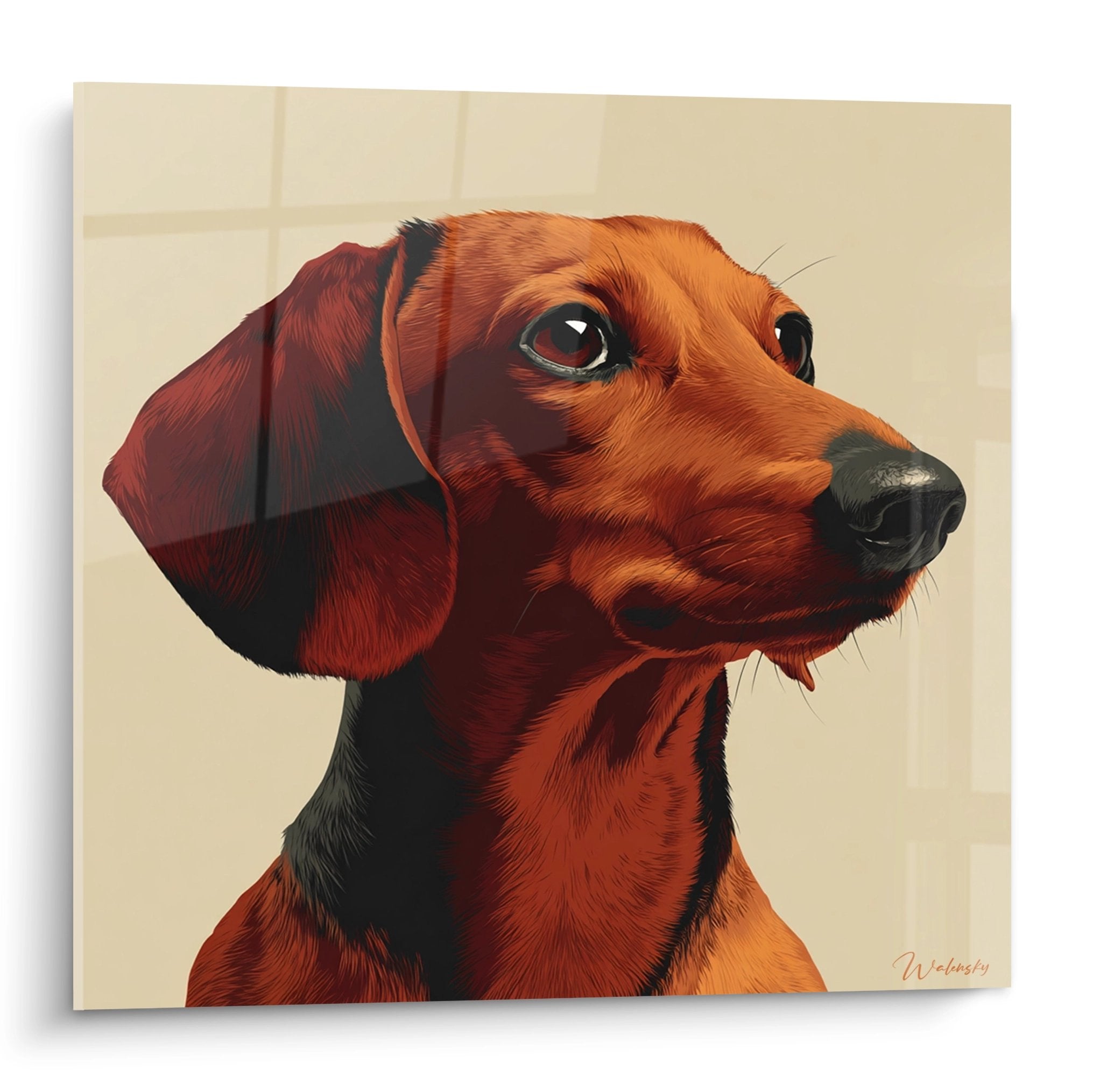 Portrait artistique de teckel roux aux oreilles noires sur fond beige, regard expressif et doux