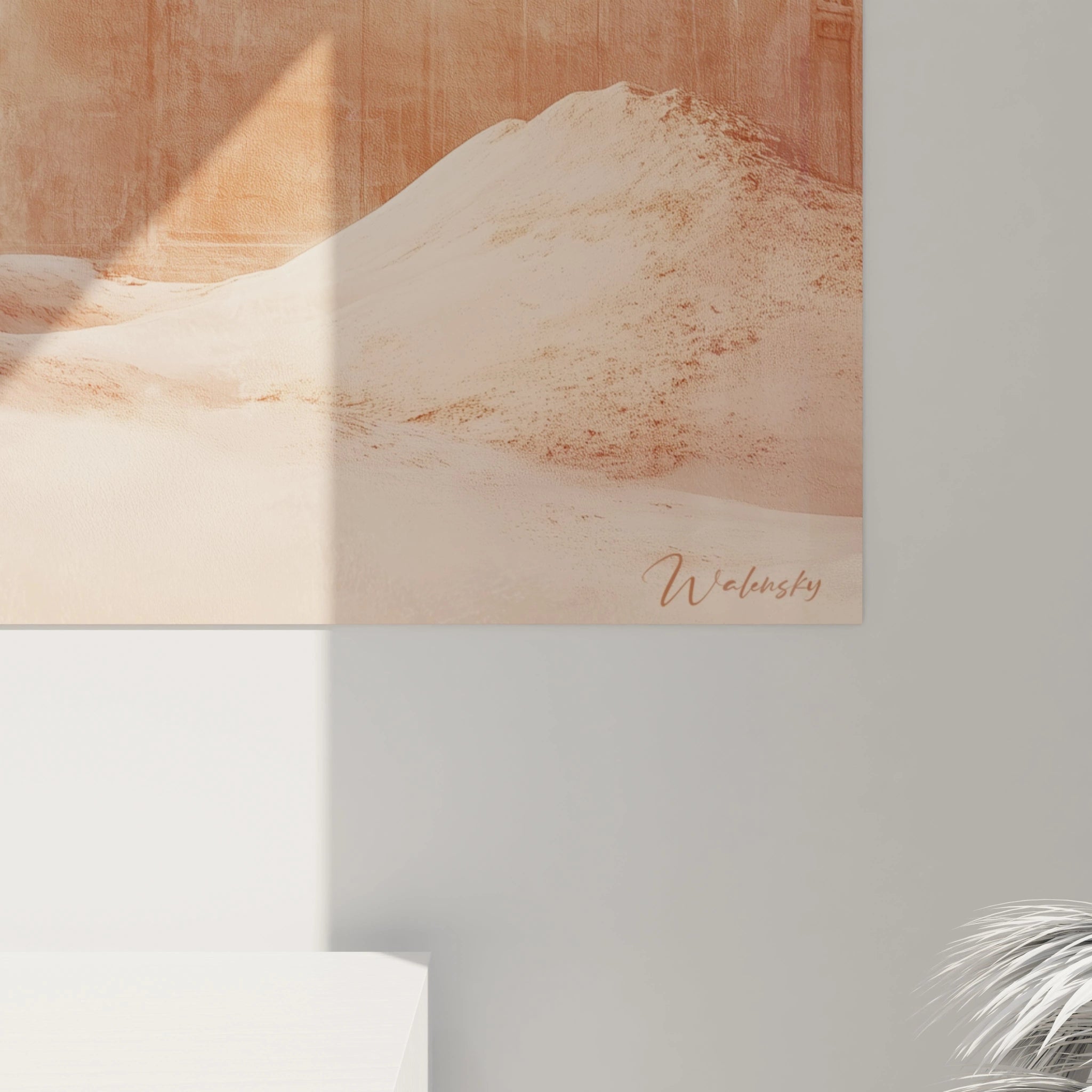 Tableau Egypte mural signé Walensky avec motif désert sable et lumière naturelle sur mur clair