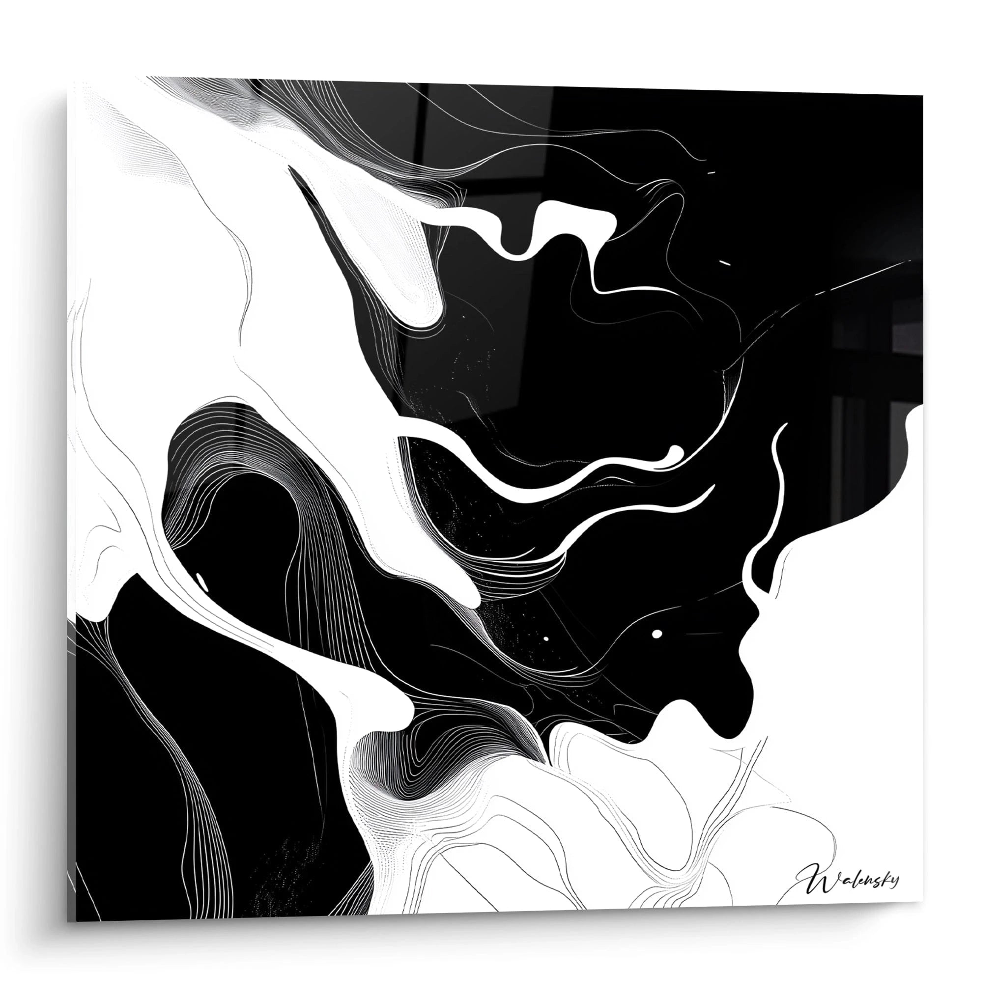 Un tableau rayures noir et blanc présentant des formes fluides et organiques qui s'entrelacent sur fond noir profond. Les lignes blanches créent des motifs ondulants de différentes épaisseurs, évoquant un mouvement dynamique avec une texture graphique contrastée.