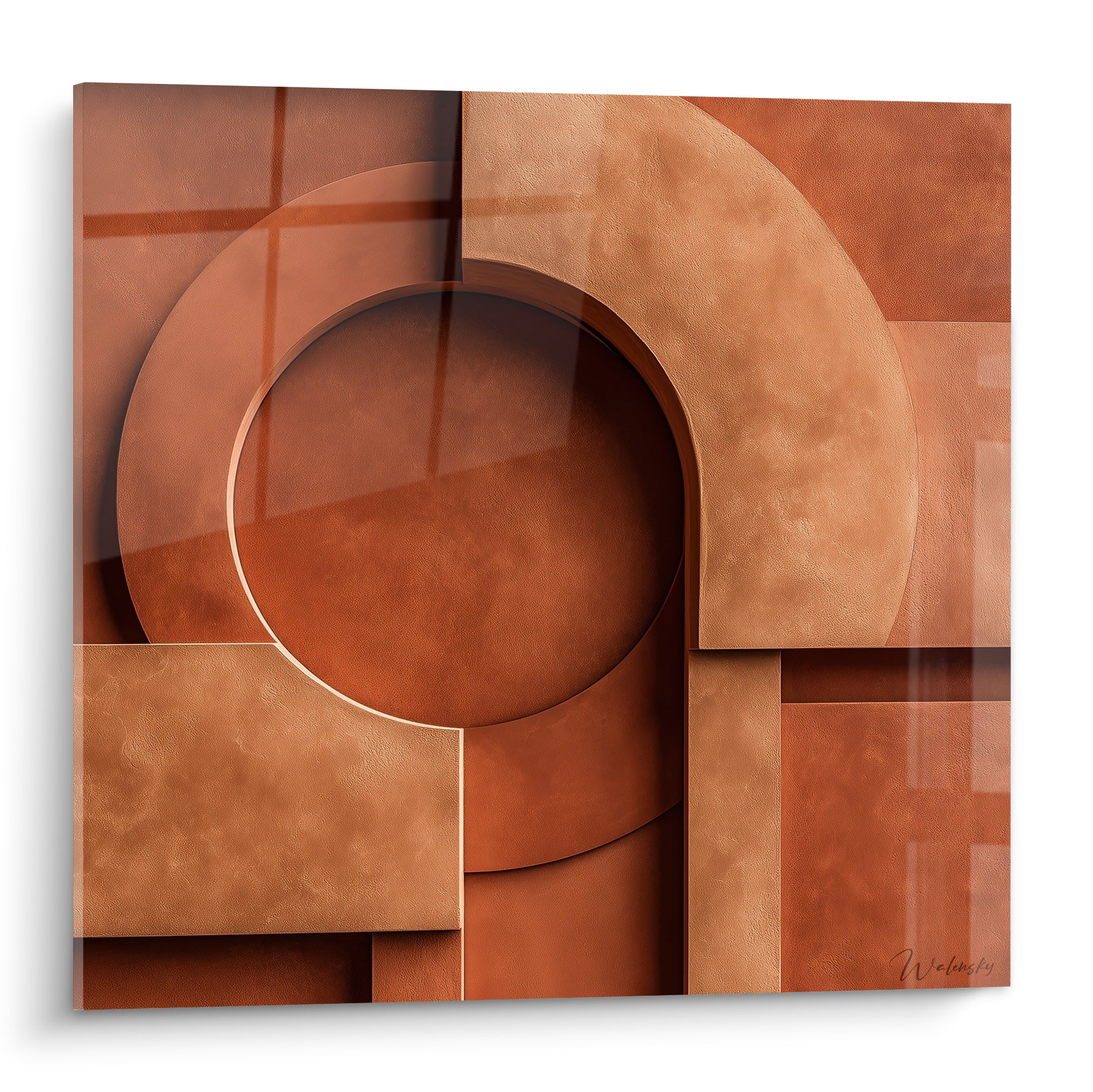 Arche terracotta et ocre aux formes géométriques, cercle sombre encastré dans un relief sculpté