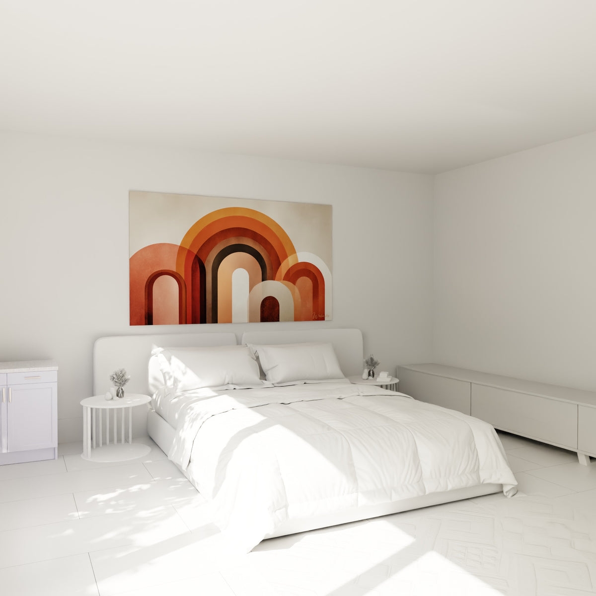 Arches ocre et brunes aux courbes douces suspendues au-dessus d'un lit dans une chambre claire