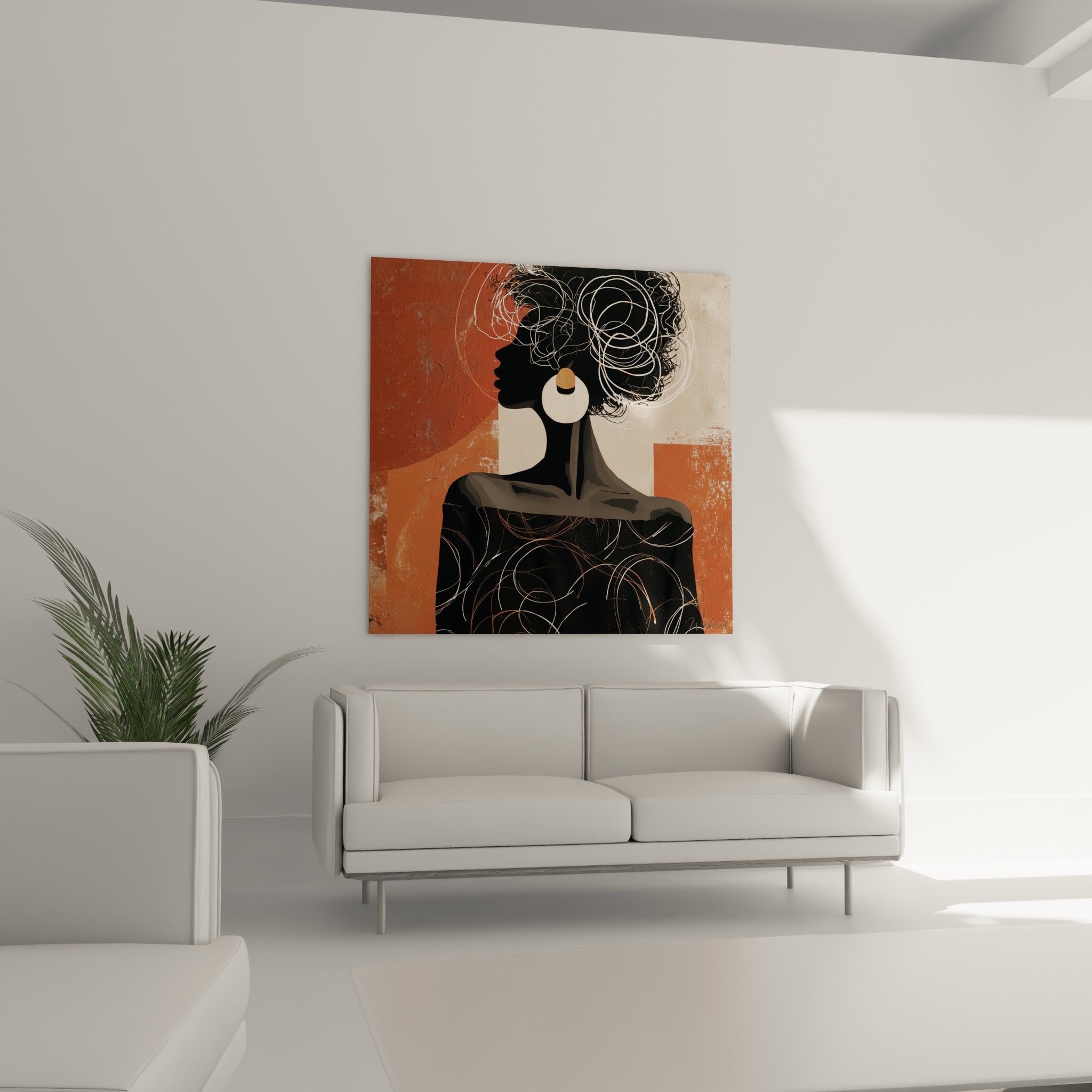 Buste noir orné de boucle dorée sur fond ocre et crème, suspendu au-dessus d'un canapé dans un salon lumineux