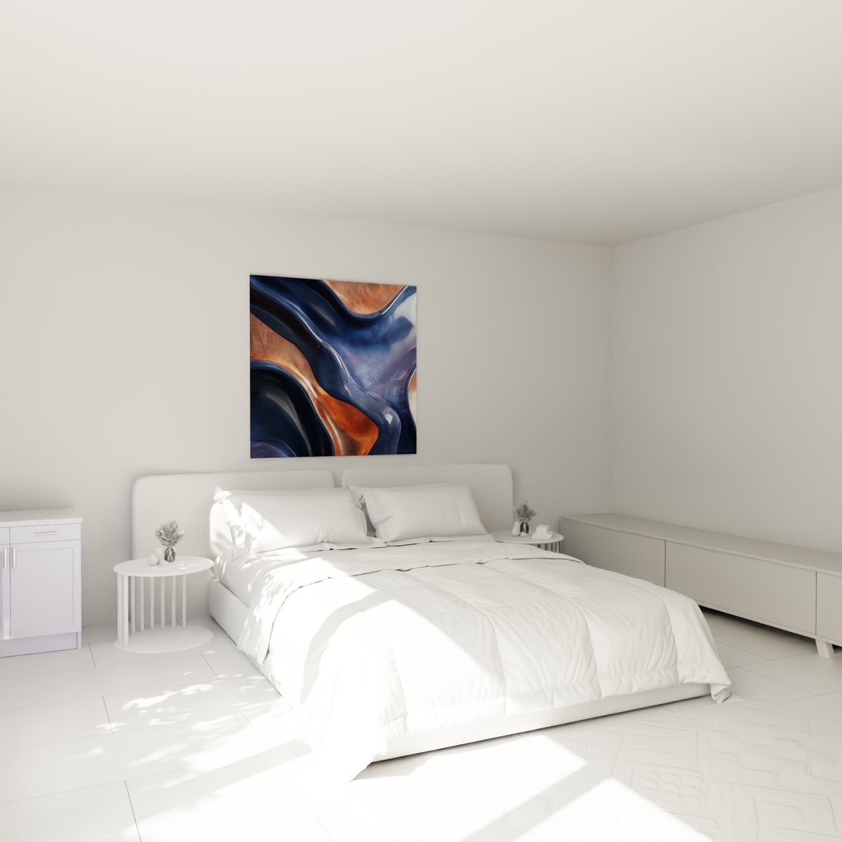 Terracotta illumine une chambre claire avec ses courbes bleu marine et cuivre accrochées au-dessus du lit