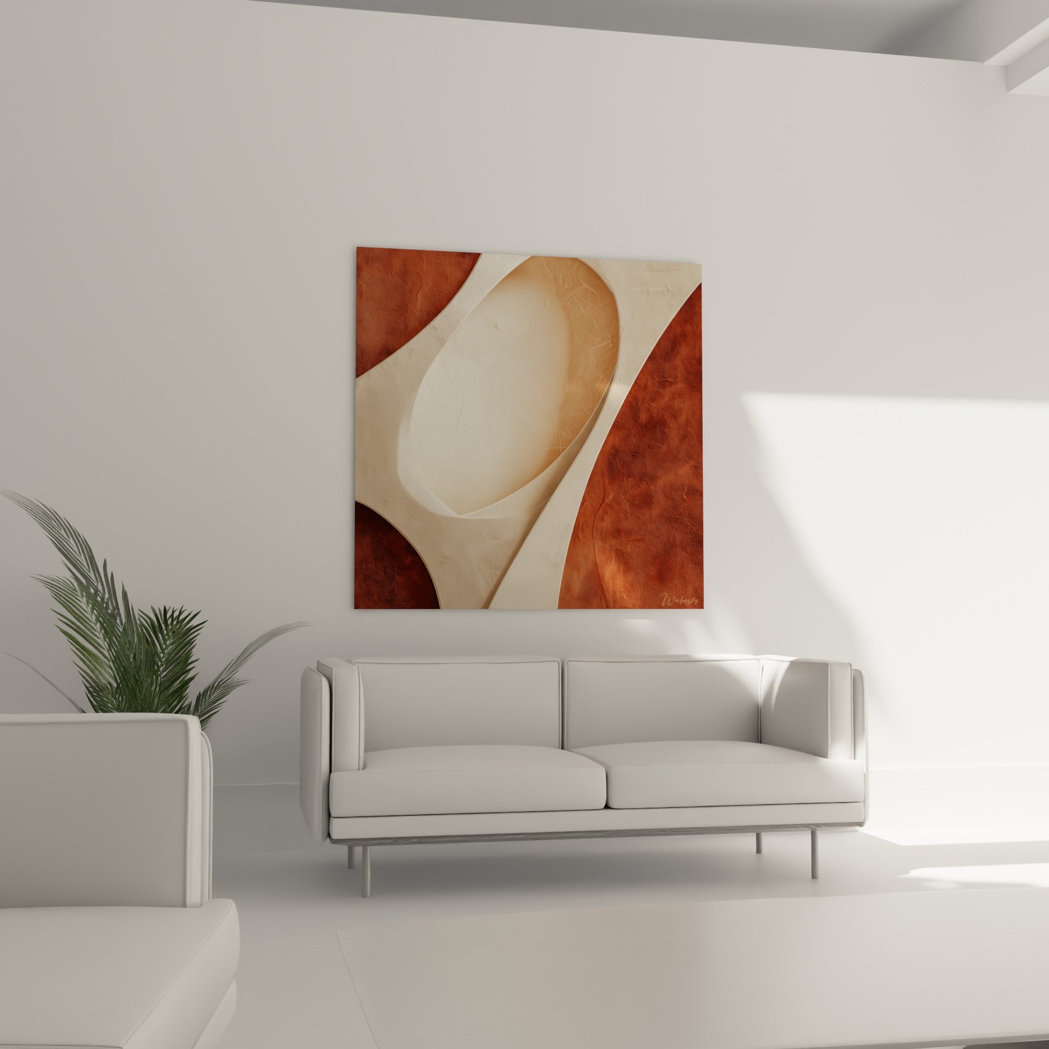 Courbe sculpturale beige et terracotta suspendue au-dessus d'un canapé dans un salon lumineux