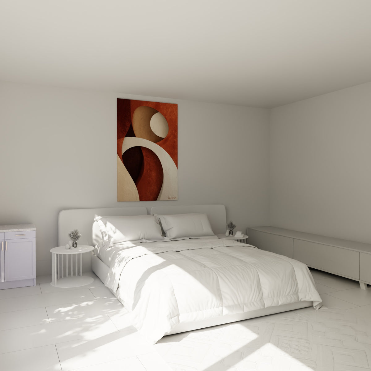 Courbes terracotta et beige superposées, accrochées au-dessus d'un lit dans une chambre claire